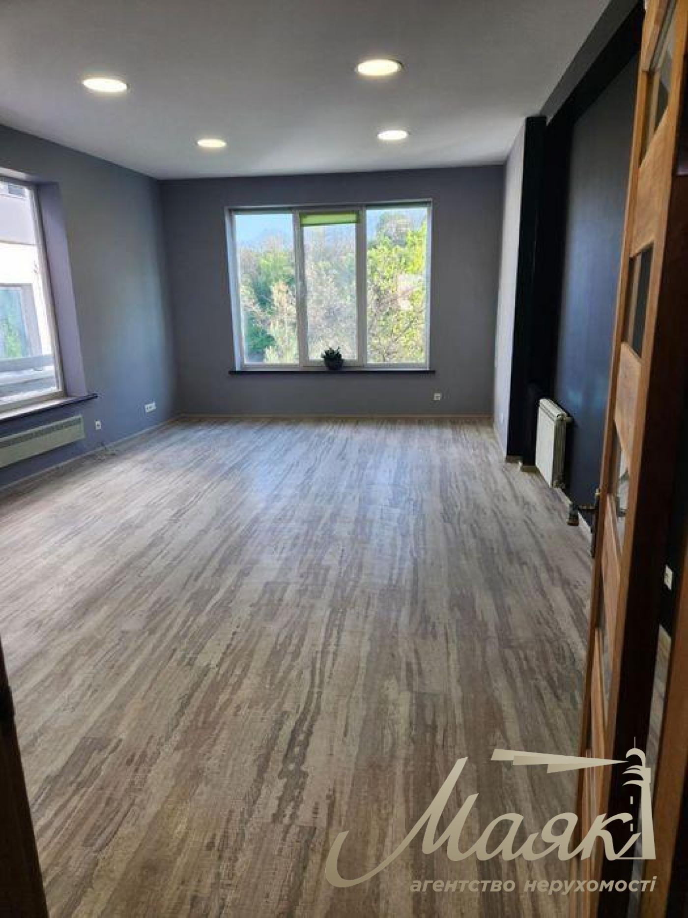 Оренда окремої будівлі площею 620 м², вул. Редутна, Царське Село