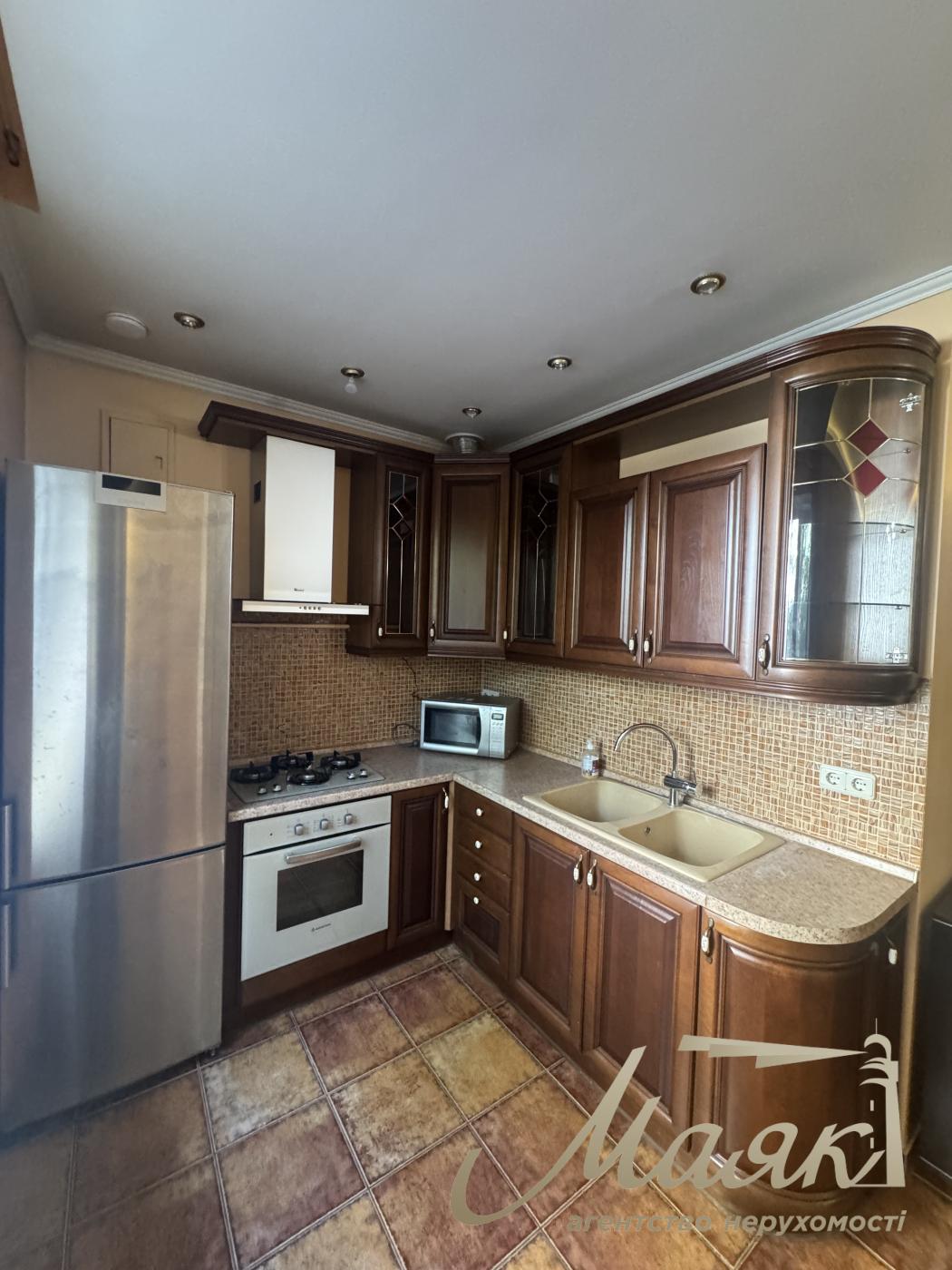 3-bedroom apartment for rent, 90 m², at 2 Nikolsko-Botanicheskaya Street