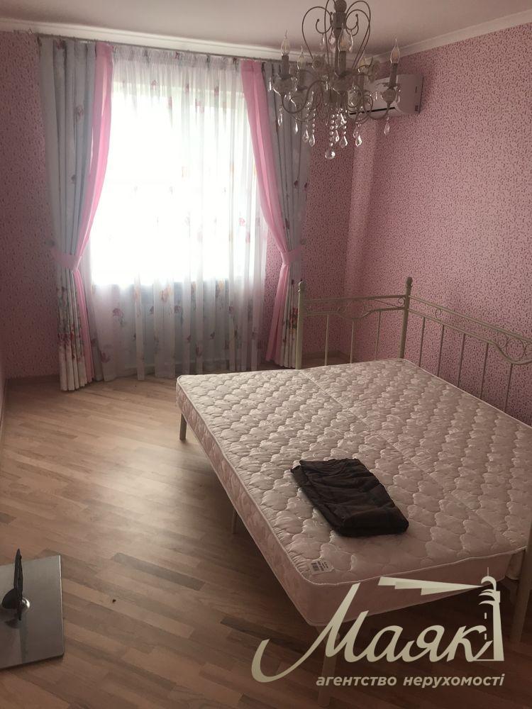 Оренда авторського будинку площею 400 м² з більярдною, зимовим садом та гаражем на 2 автомобілі в с. Підгорці, Обухівський напрямок, Київська область