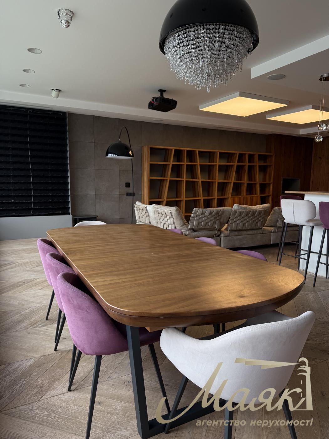 Rent a view 5-room apartment (230m2) in the LCD "Chelsea Tower", Delovaya str. 4, Center, Pechersky district