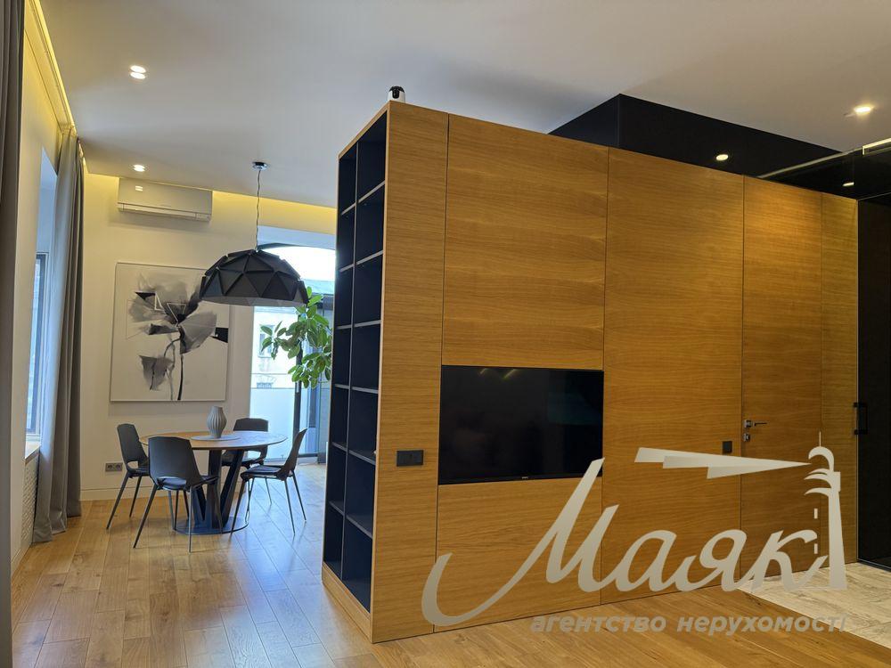 For sale premium apartment 75m2 in the very center of Kiev - Lutheranskaya Street, 7/10 (next to the Arch and Khreshchatyk).