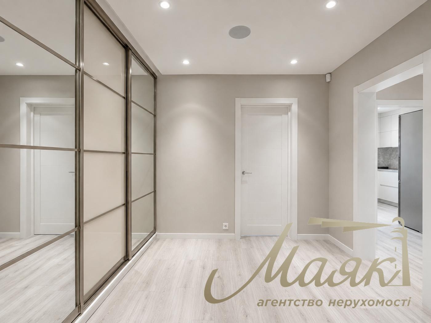 Продажа видовой 1-комнатной квартиры 54,4 м² , ЖК The Lakes , Голосеевский район, Киев,по адресу переулок Ясиноватский, 11.