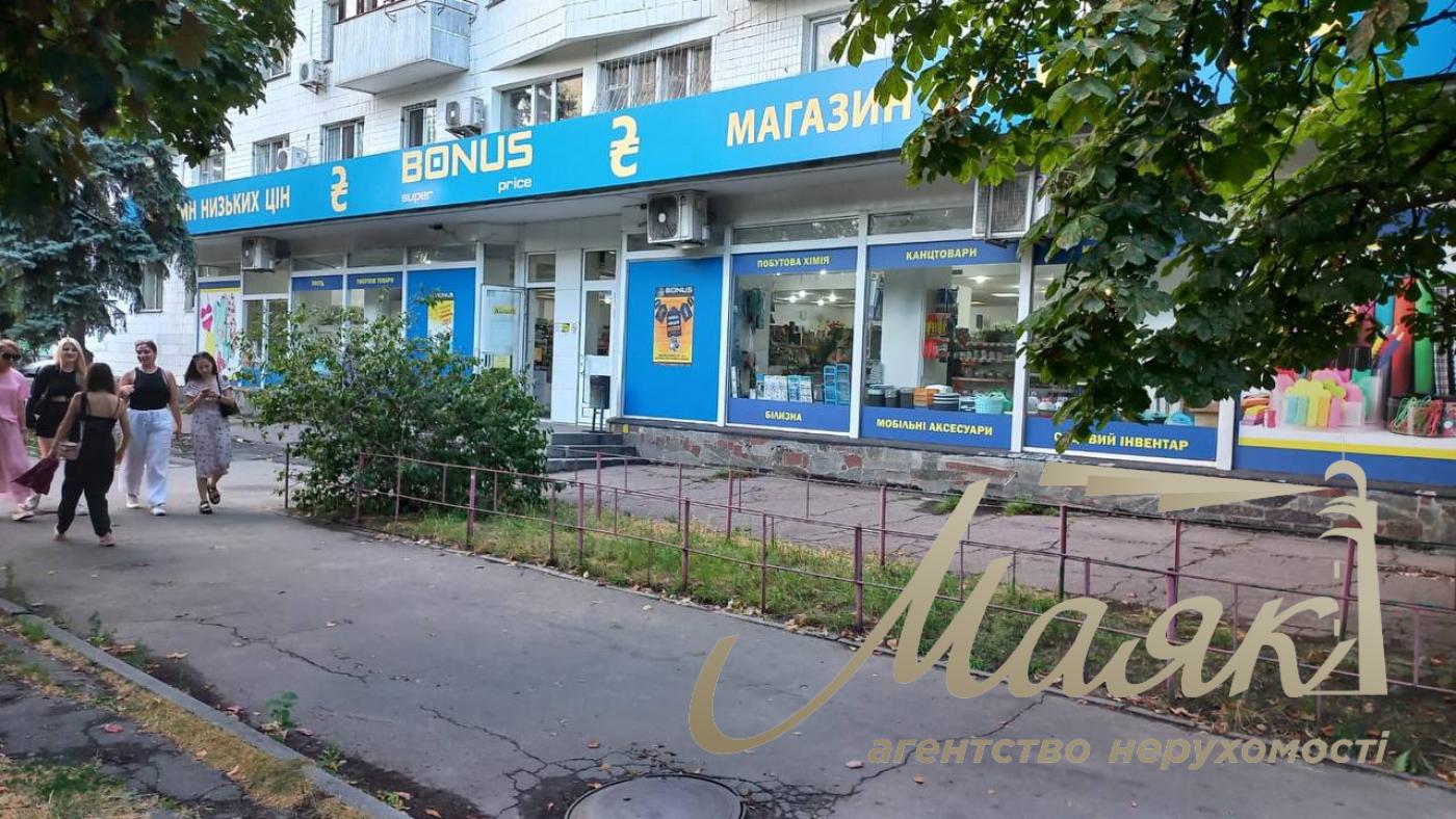 Продаж фасаду (магазин) 298м2, Русанівський, 3.