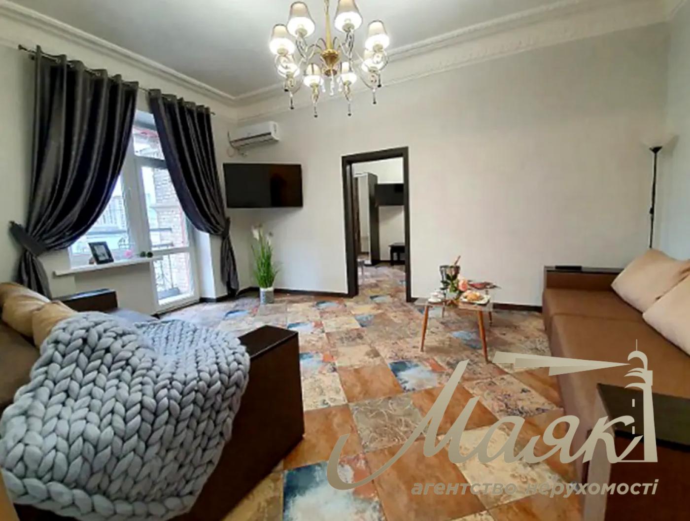 Rent 3-room apartment, Sofievskaya street1, Independence Maidan,