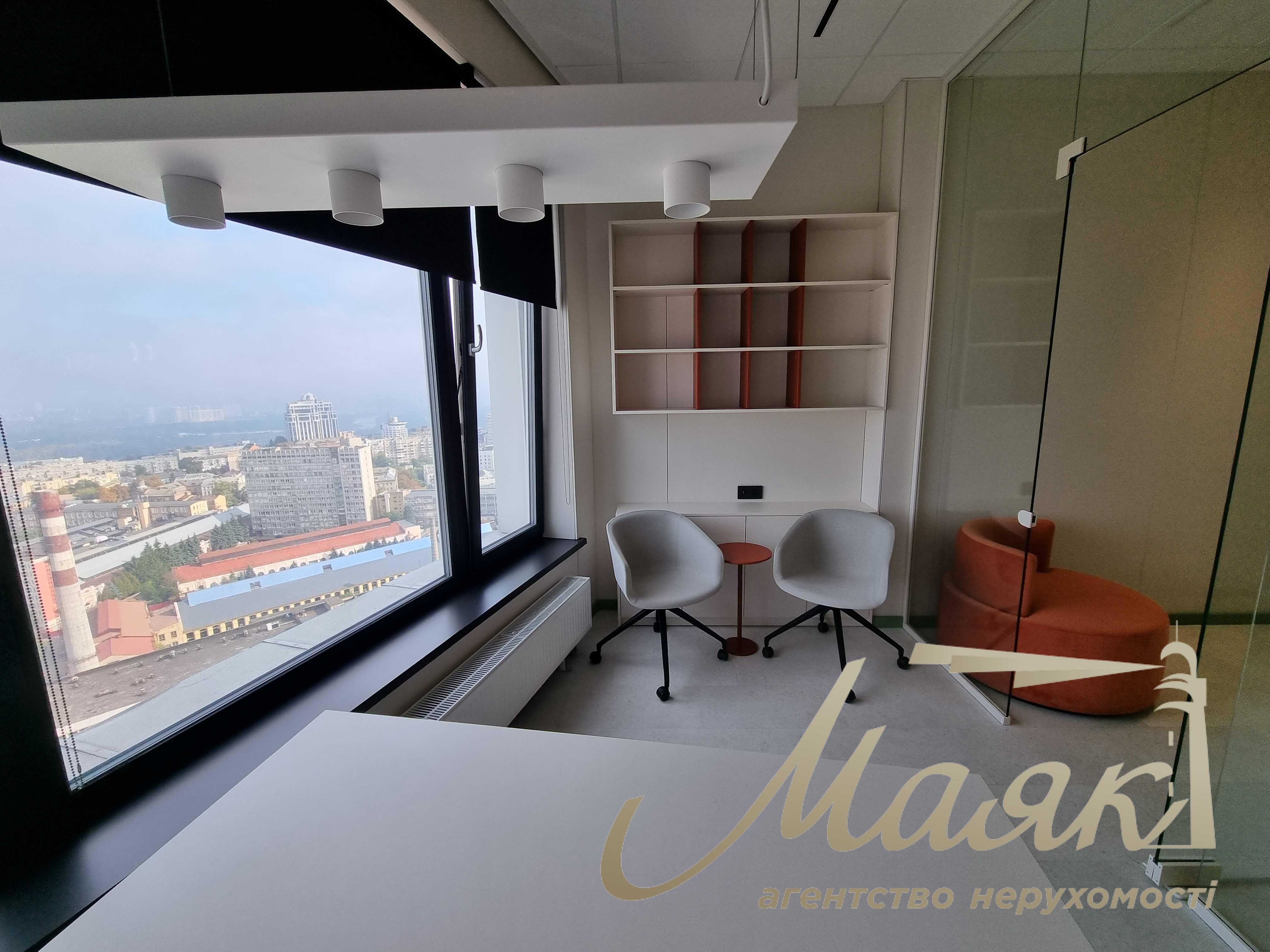 Rent an office of 93m2 in the residential complex Carnegie on Klosky Spusk 7A.