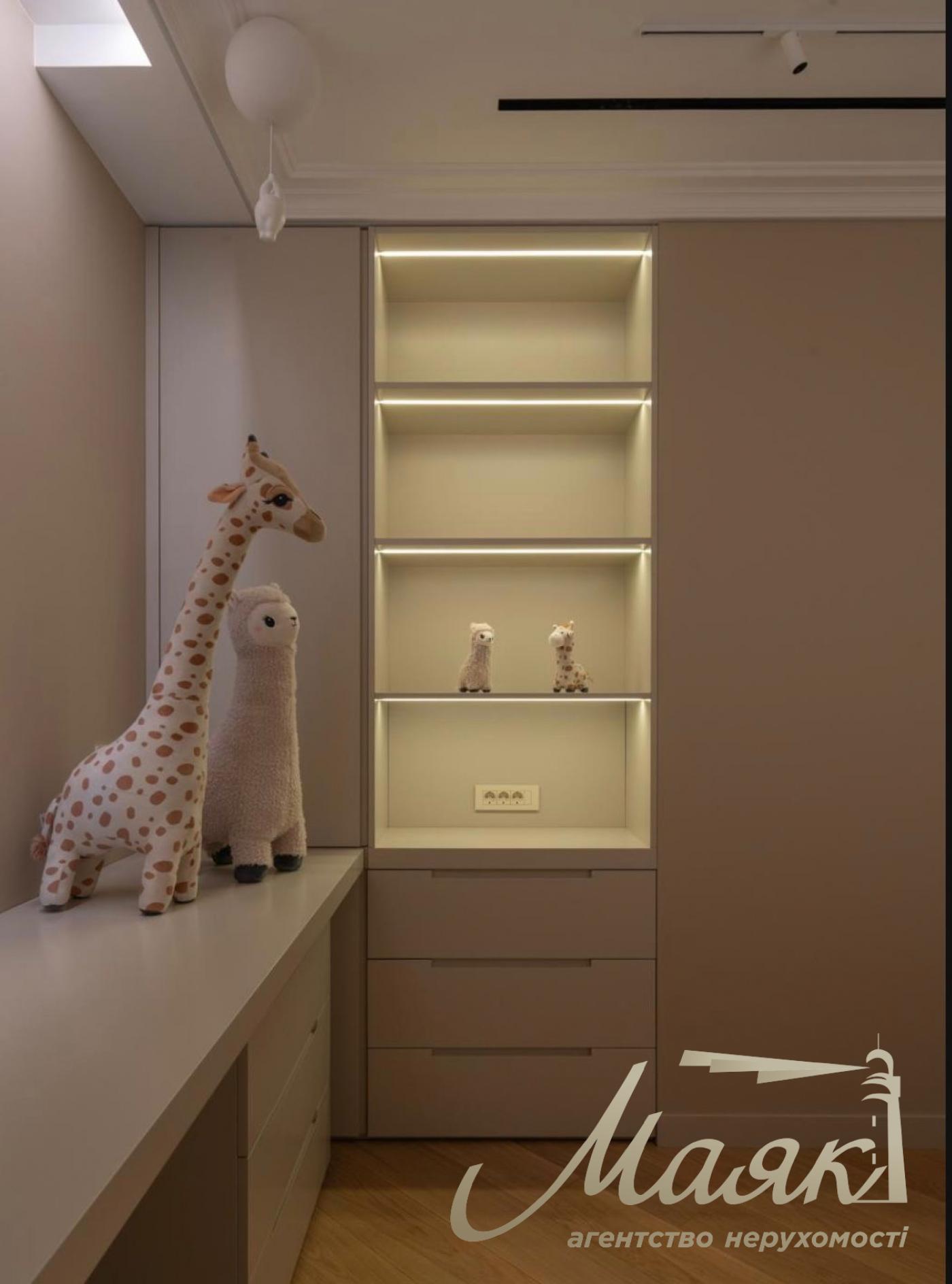 Продаж квартири в ЖК Да Вінчі, вул. Олеся Гончара 35, історичний центр Києва