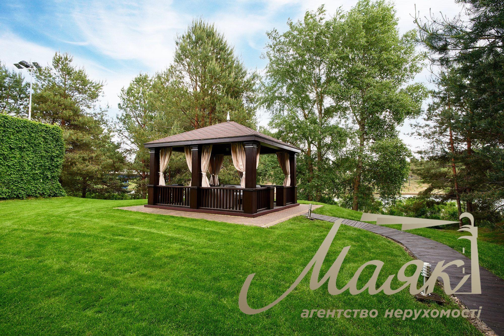Продаж сучасного будинку площею 252 м² в елітному котеджному містечку Riviera Village, закрита територія
