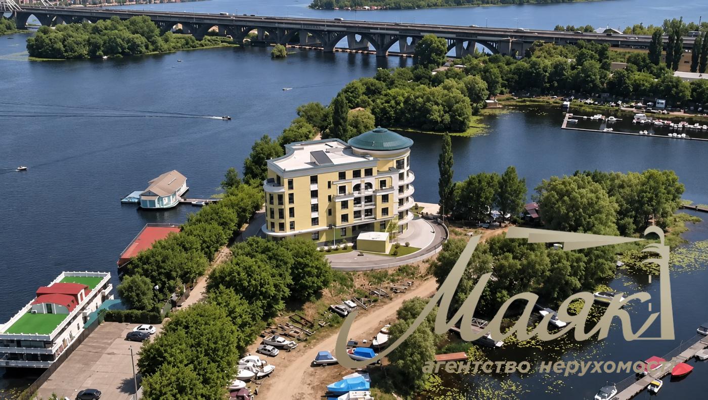 Продаж окремої комерційної будівлі площею 4 106 м² на Печерську, Набережно-Печерська дорога