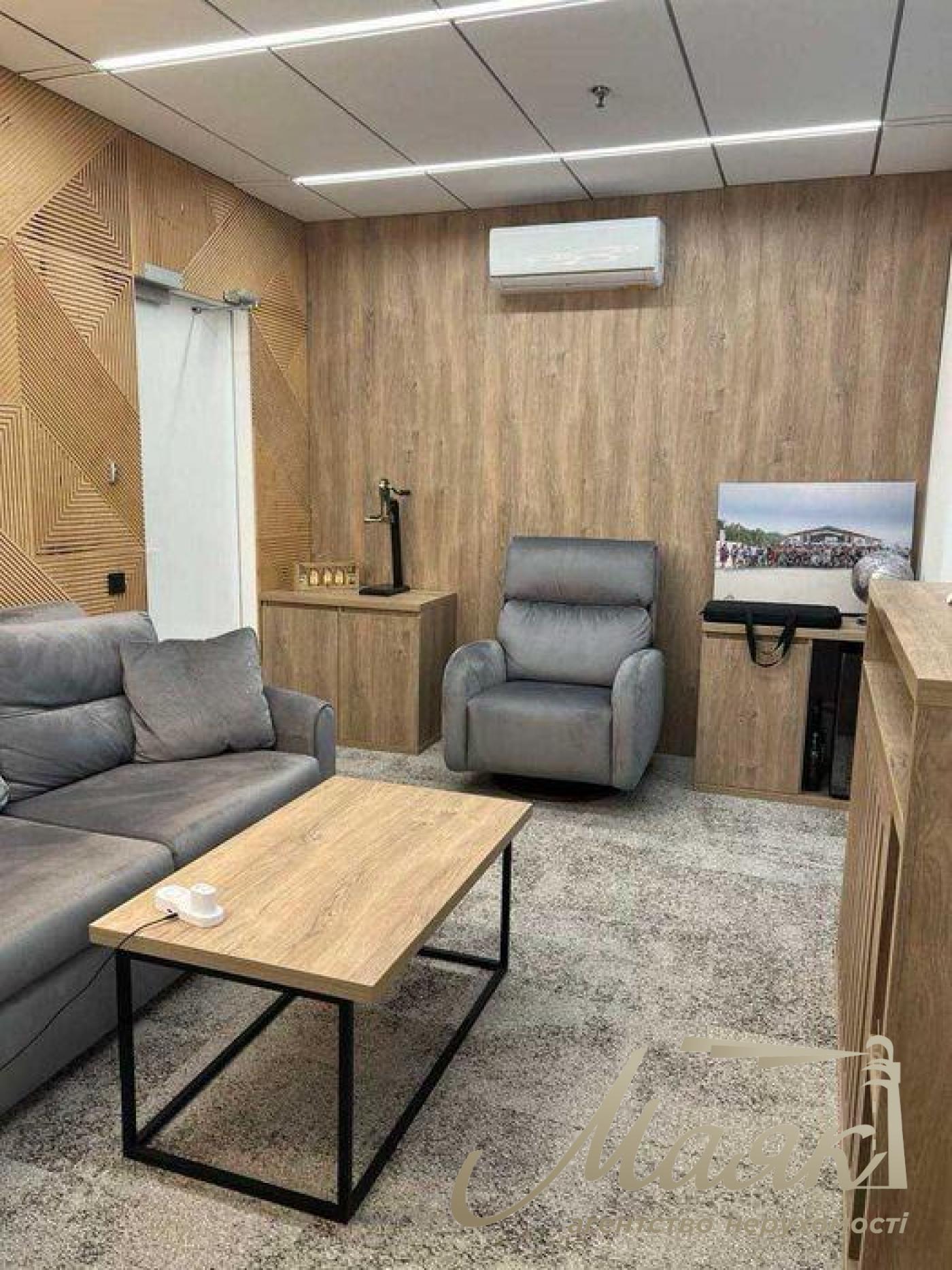Оренда преміум-офісу площею 555 м² у бізнес-центрі «Самміт», вул. Грушеського, Центр
