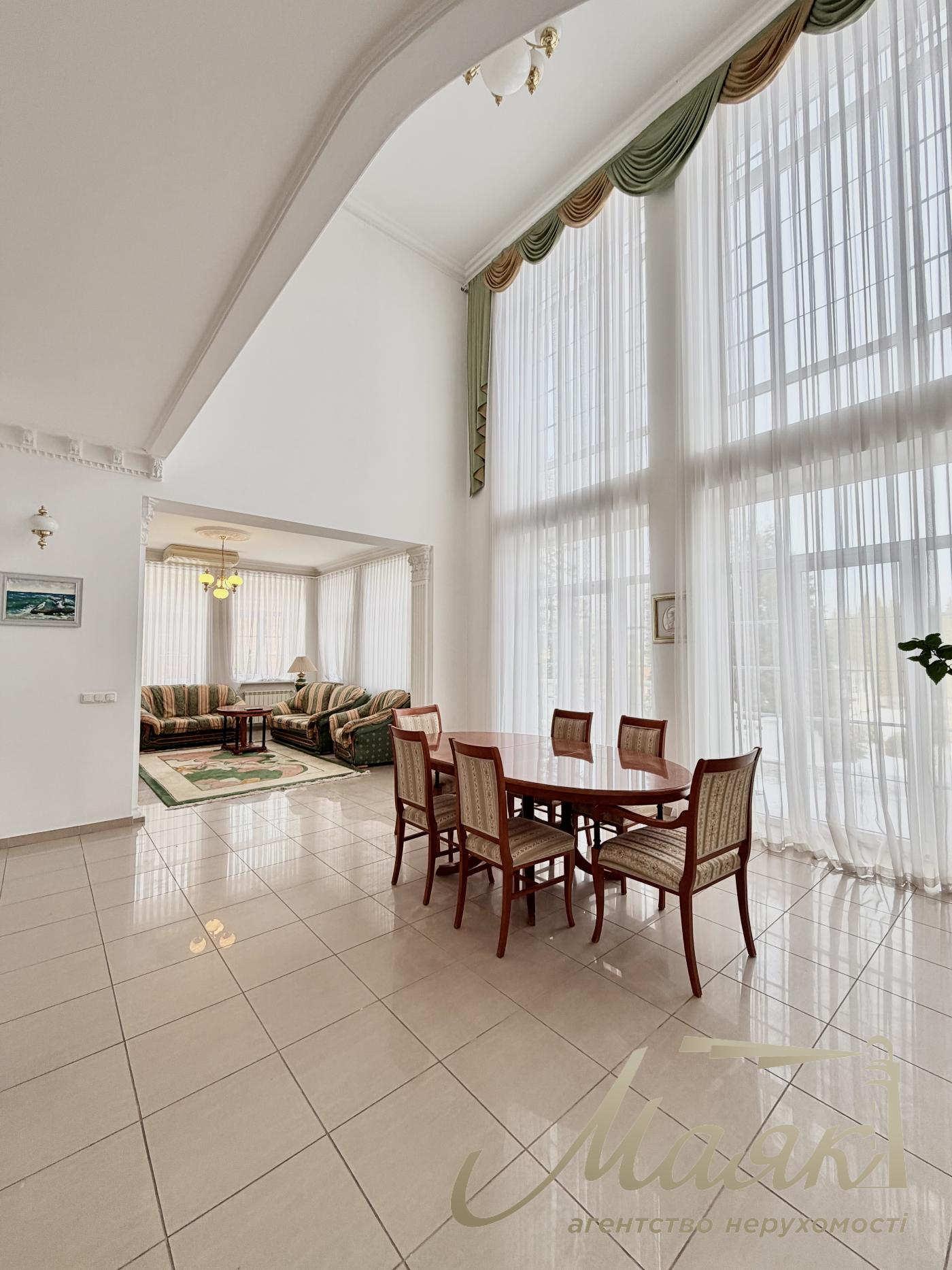 Rent 3-storey house 492,7m2, Lesniki