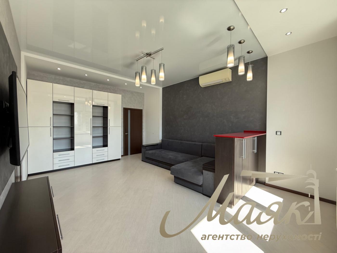 4-room apartment for rent in Pechersk, Novopecherskie Lipki residential complex, 9 Dragomirova St.
