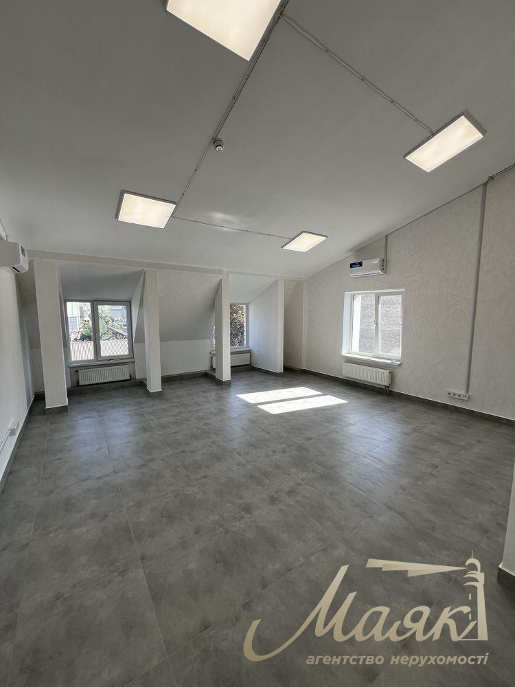 316 m² commercial space for rent in Podil; includes a GENERATOR