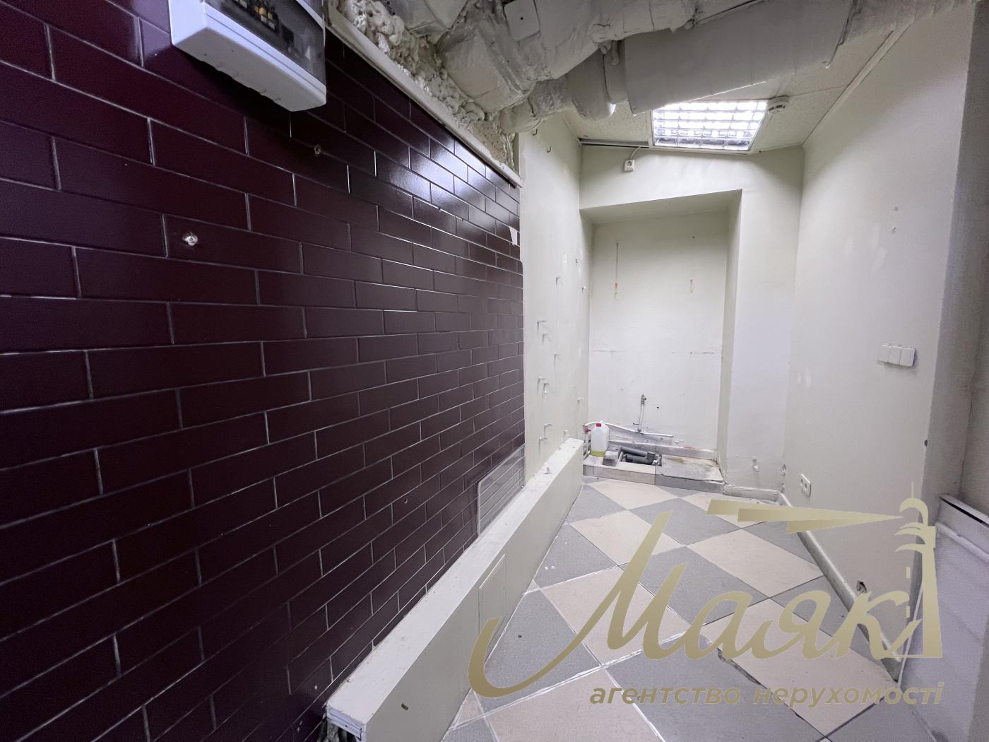 Оренда фасадного приміщення 156м2, Шота Руставелі 15.