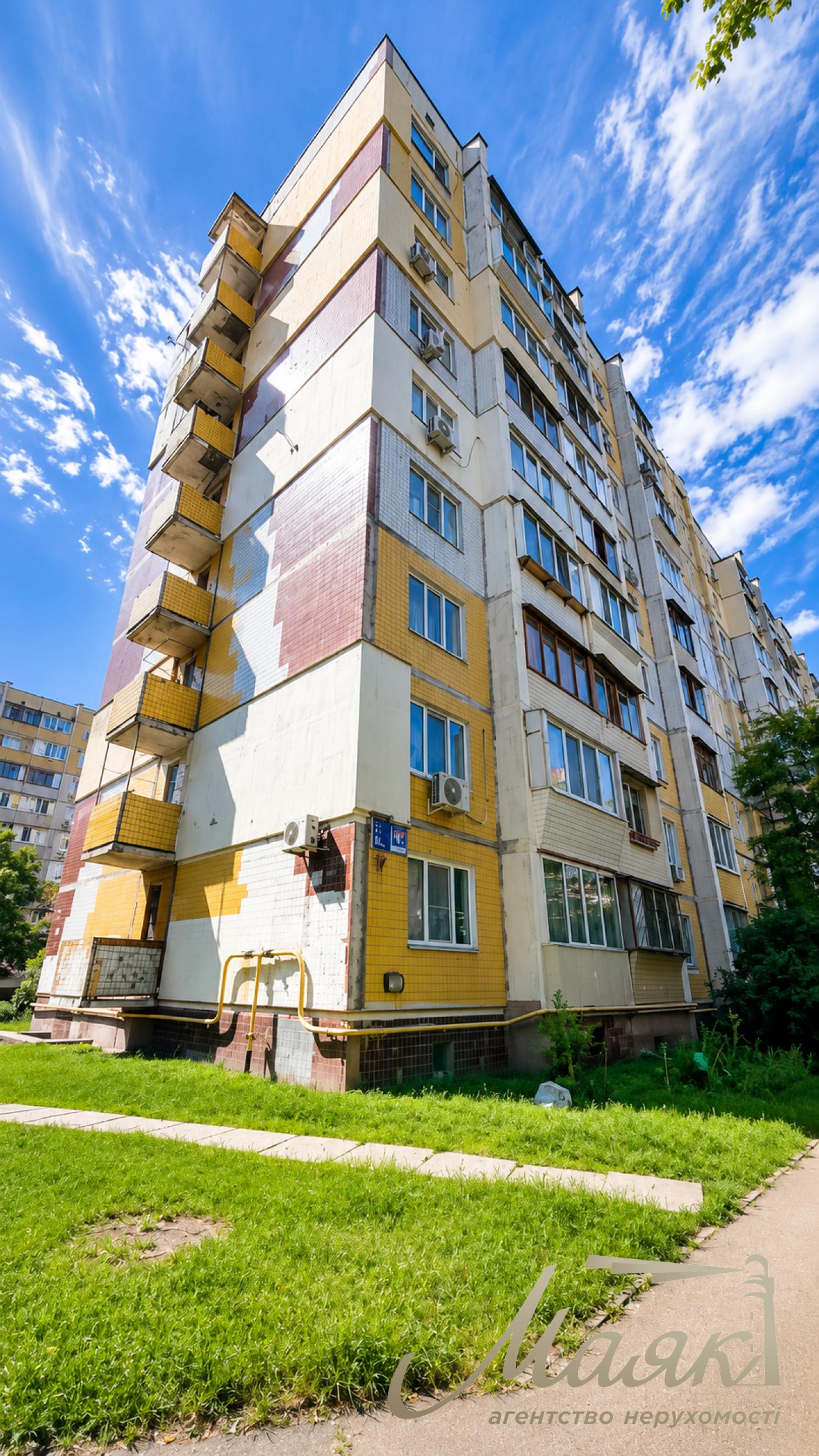 Продаж 1-кімнатної квартири площею 30,2 м² на вул. Рональда Рейгана, 11А, район Троєщина, Київ