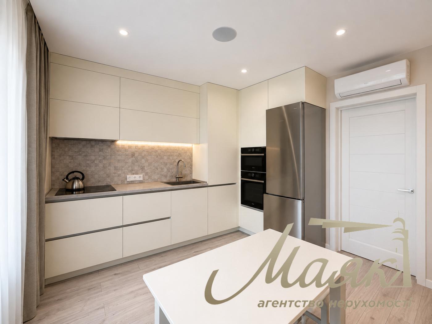 Продажа видовой 1-комнатной квартиры 54,4 м² , ЖК The Lakes , Голосеевский район, Киев,по адресу переулок Ясиноватский, 11.