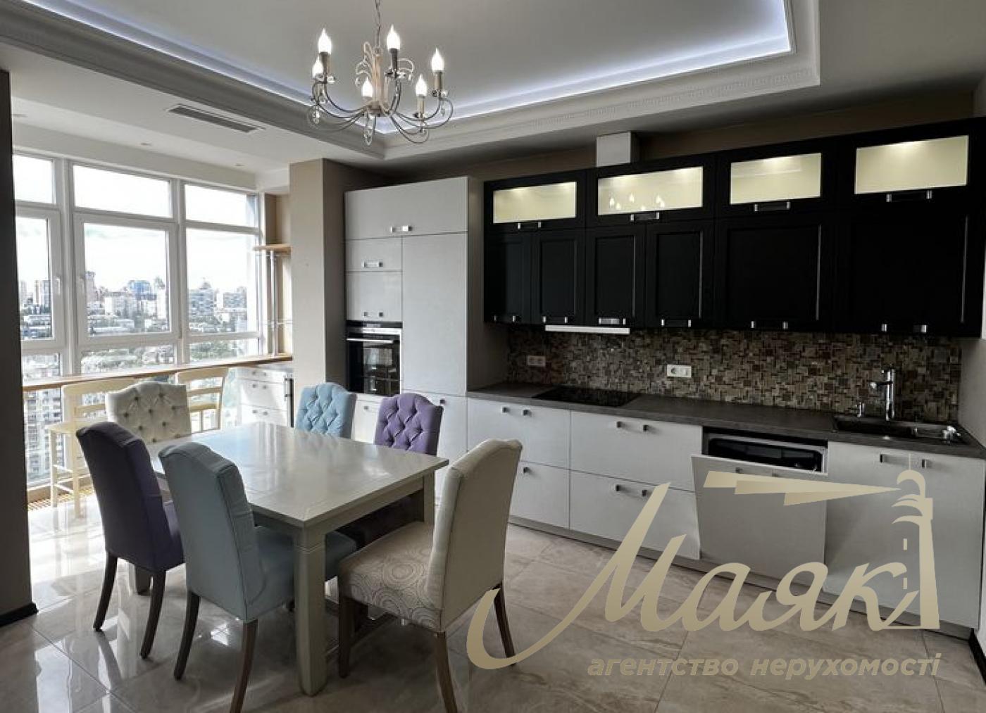 Продаж 3-к квартири 120м2 в ЖК "Новопечерські Липки" ул. Андрія Верхогляда, 7, Печерський район, Центр.