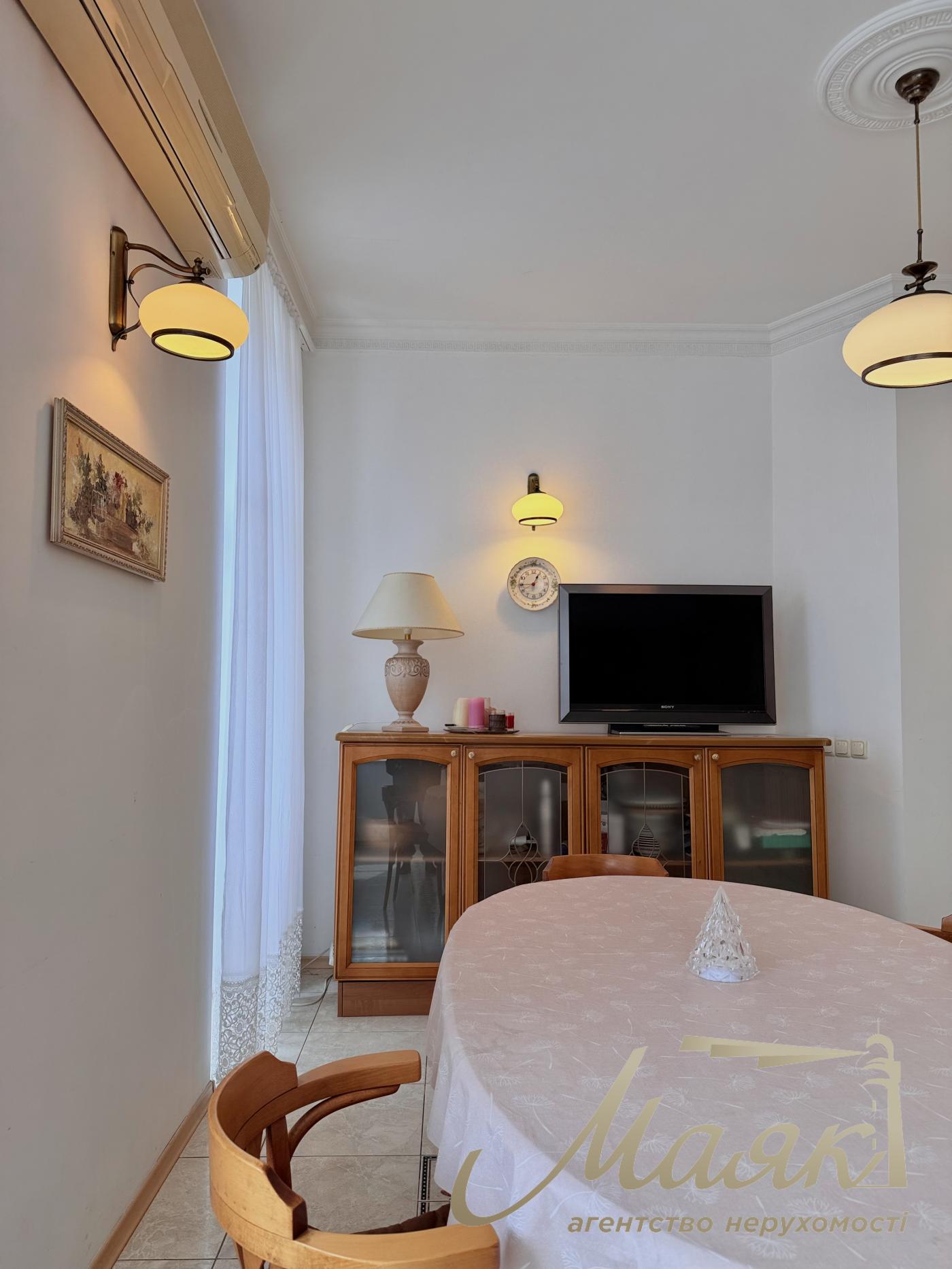 Rent 3-storey house 492,7m2, Lesniki