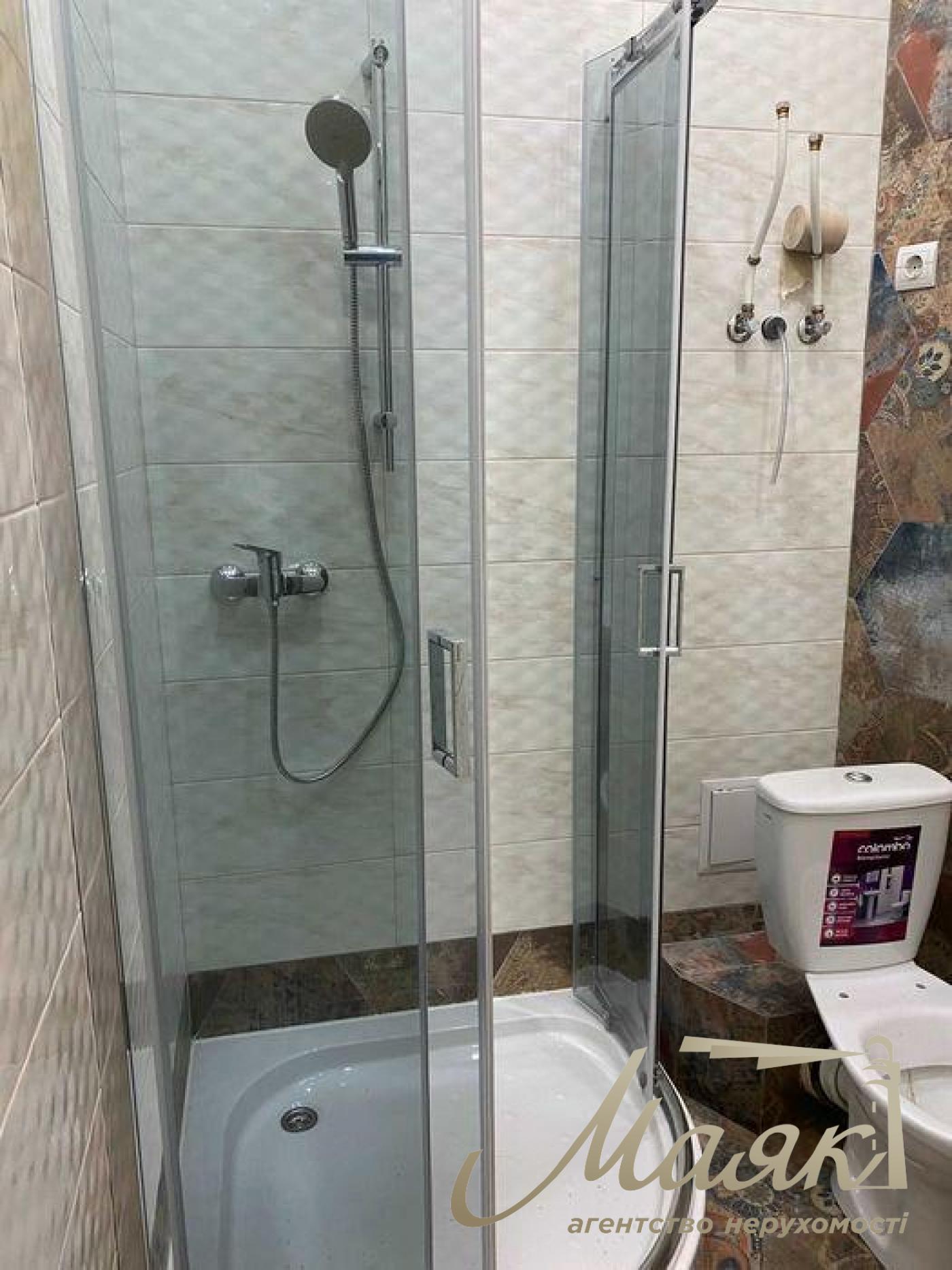 Аренда фасадного помещения 240 м.кв., Шевченковский р-н