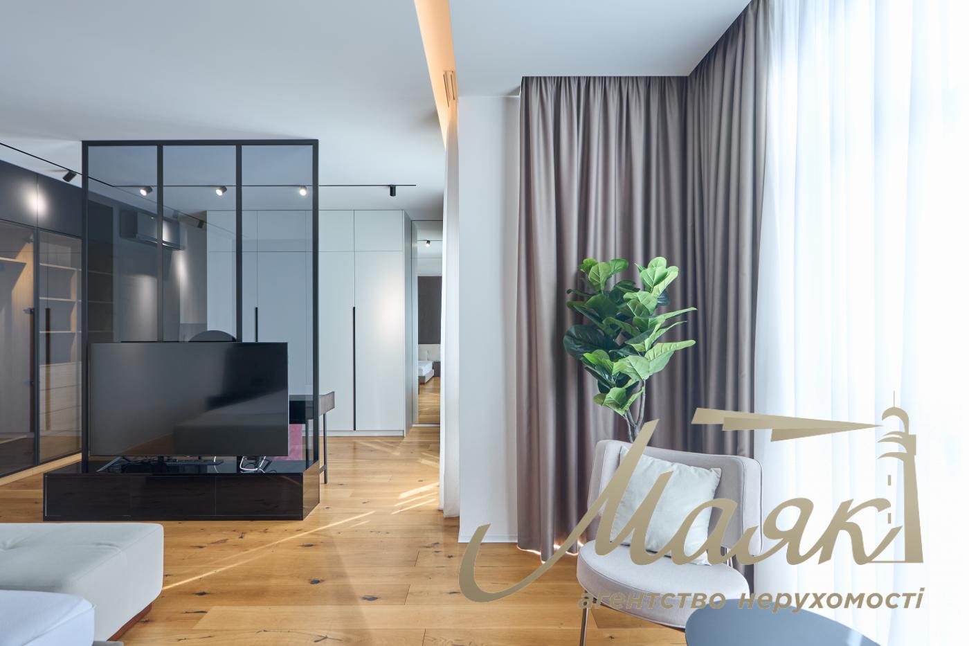 Rent 5-room apartment LCD Novopecherskie Lipki, Verkhoglyada street (Dragomirov)