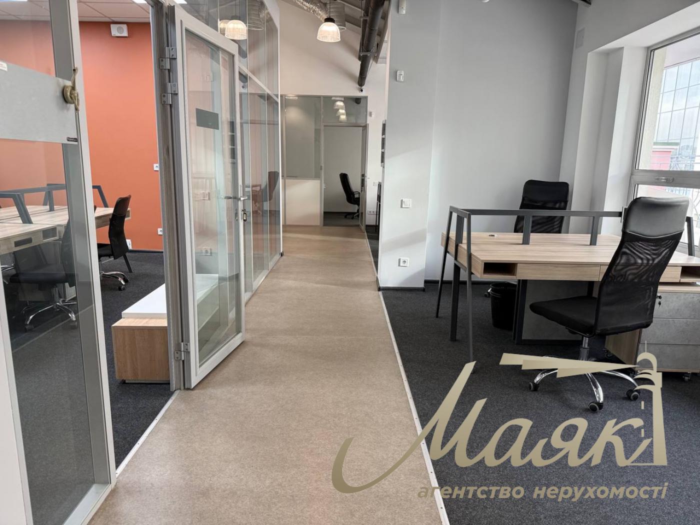 Оренда офісу площею 258 м² у бізнес-центрі на вул. Гайдара, 58/10.