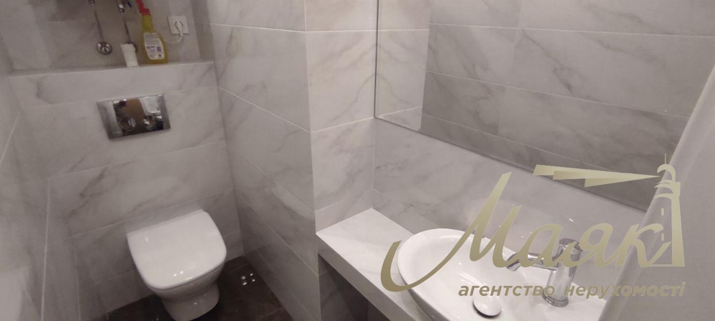 2-bedroom apartment for sale in the Podil Plaza & Residence residential complex, Hlubochitska Street