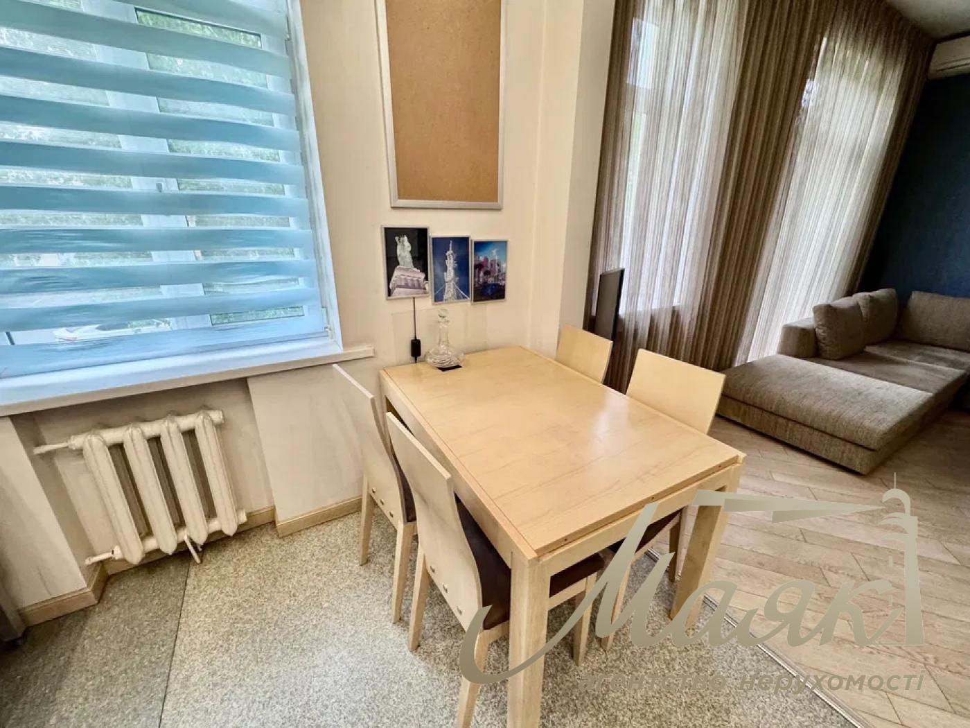 Оренда 4-кімнатної квартири, стм. Дружби народів, Печерськ, Київ