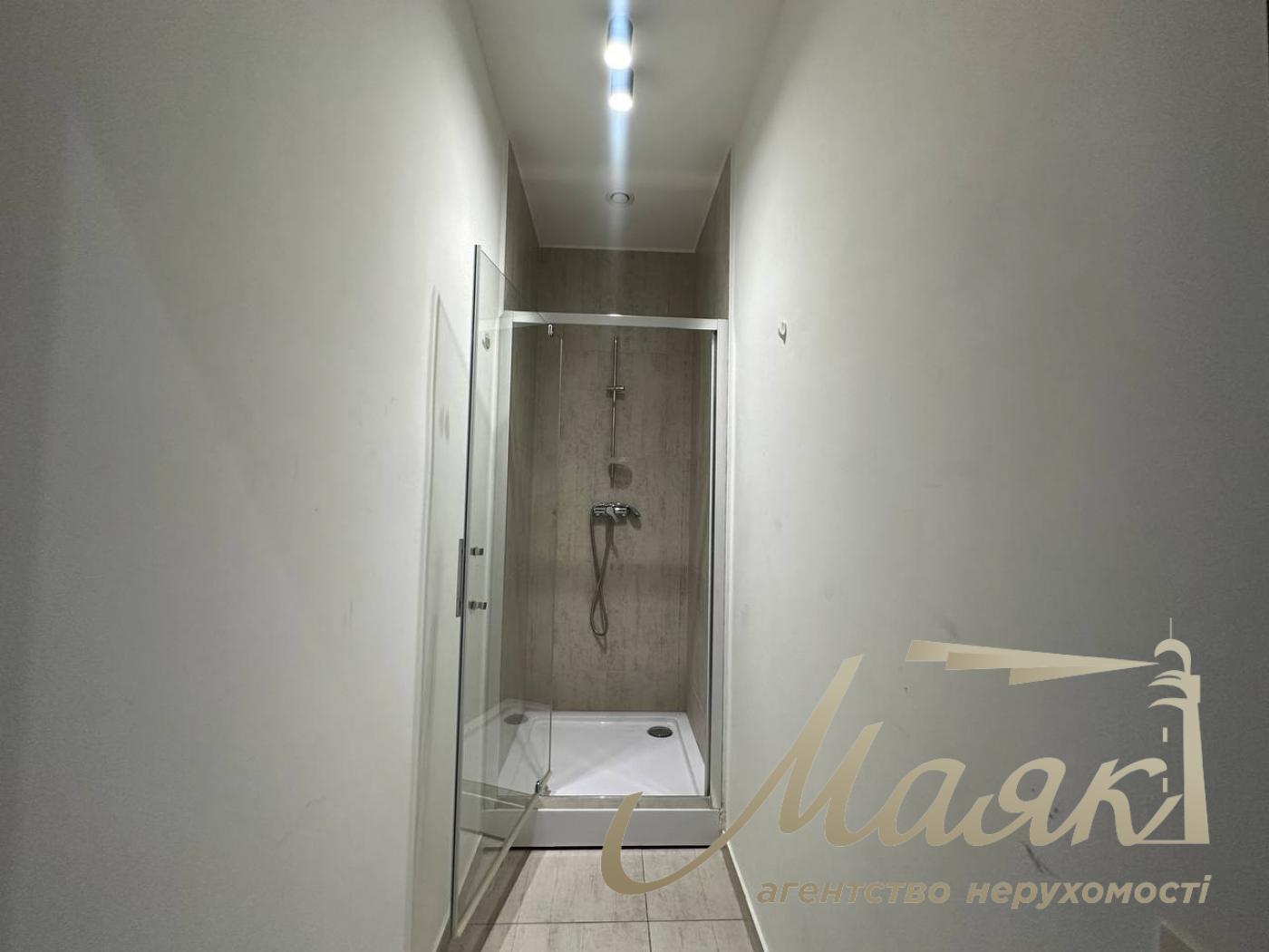 Оренда офісу площею 1 220 м² у бізнес-центрі на вул. Лаврській, Печерський район.