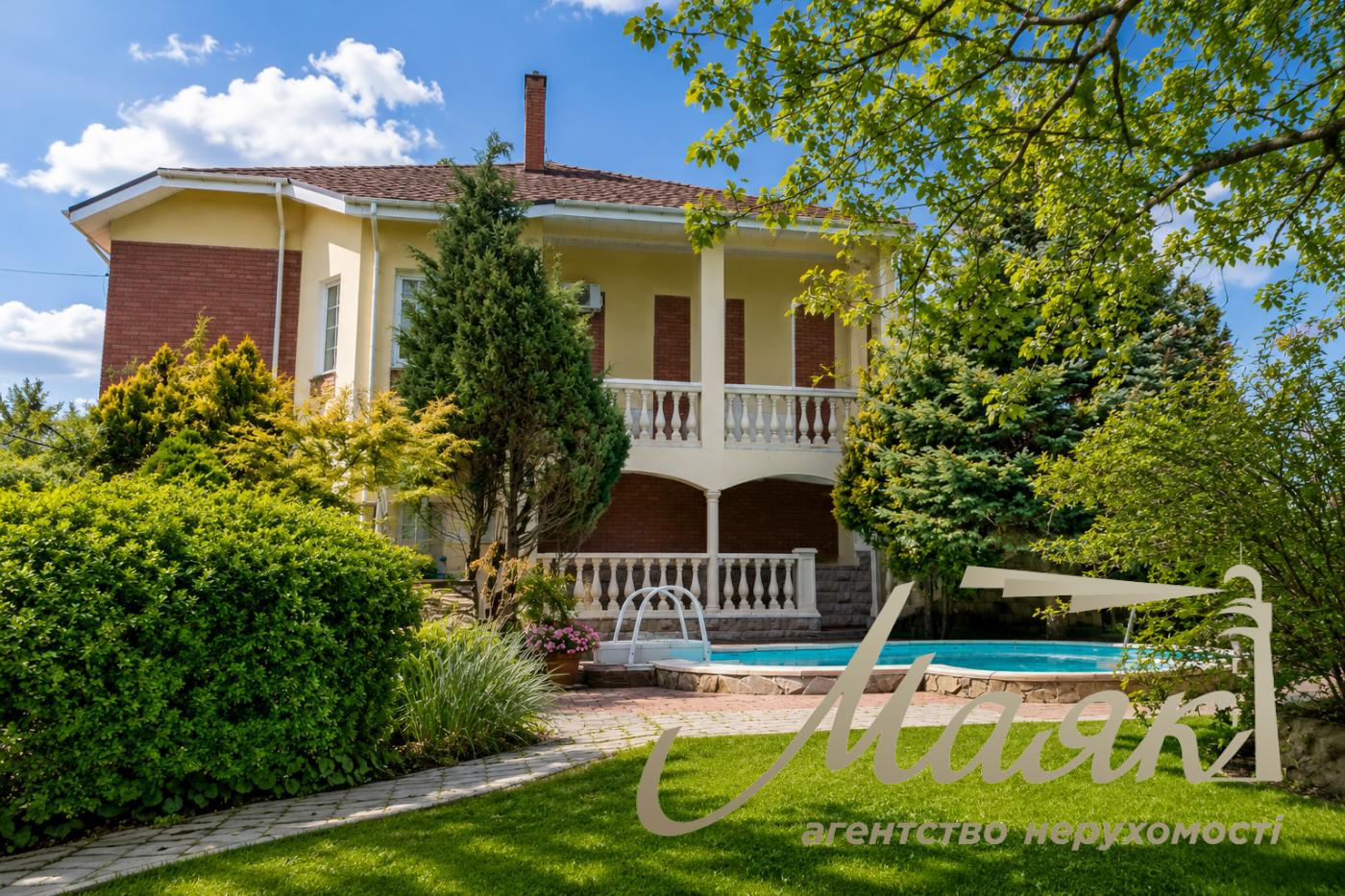 Продаж будинку (430м2) з басейном с.Лісники