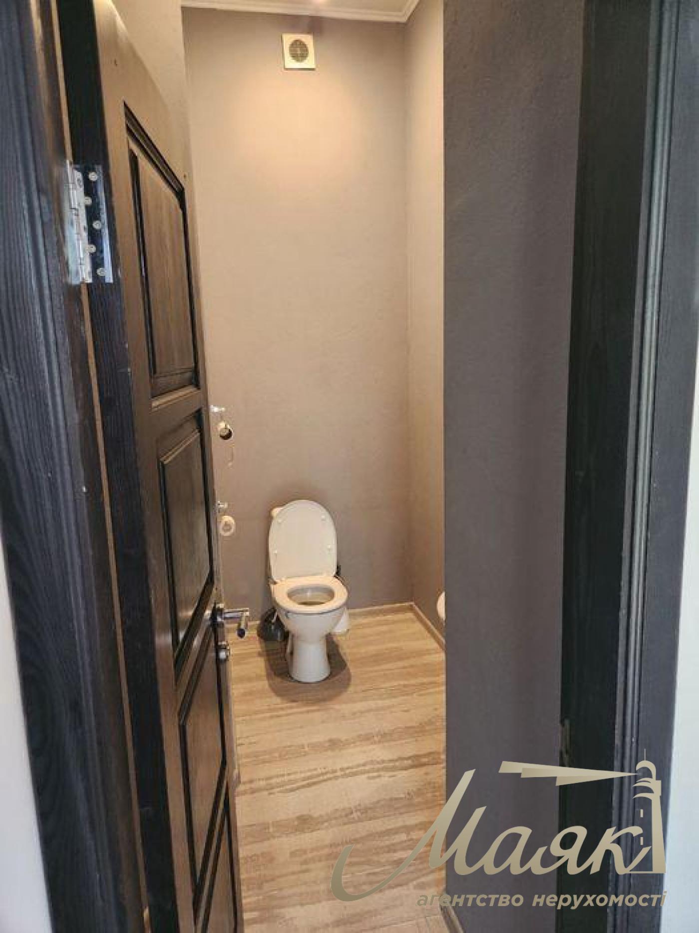 Оренда окремої будівлі площею 620 м², вул. Редутна, Царське Село