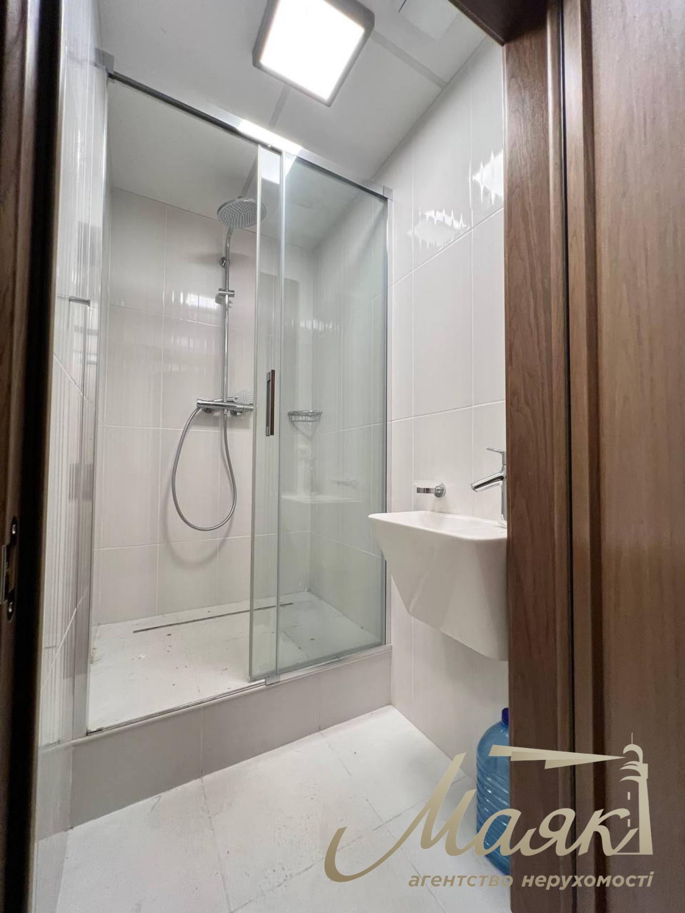 Оренда офісу 285м2 по вул.Булв'ярно-Кудрявська 13/19, Львівська площа.