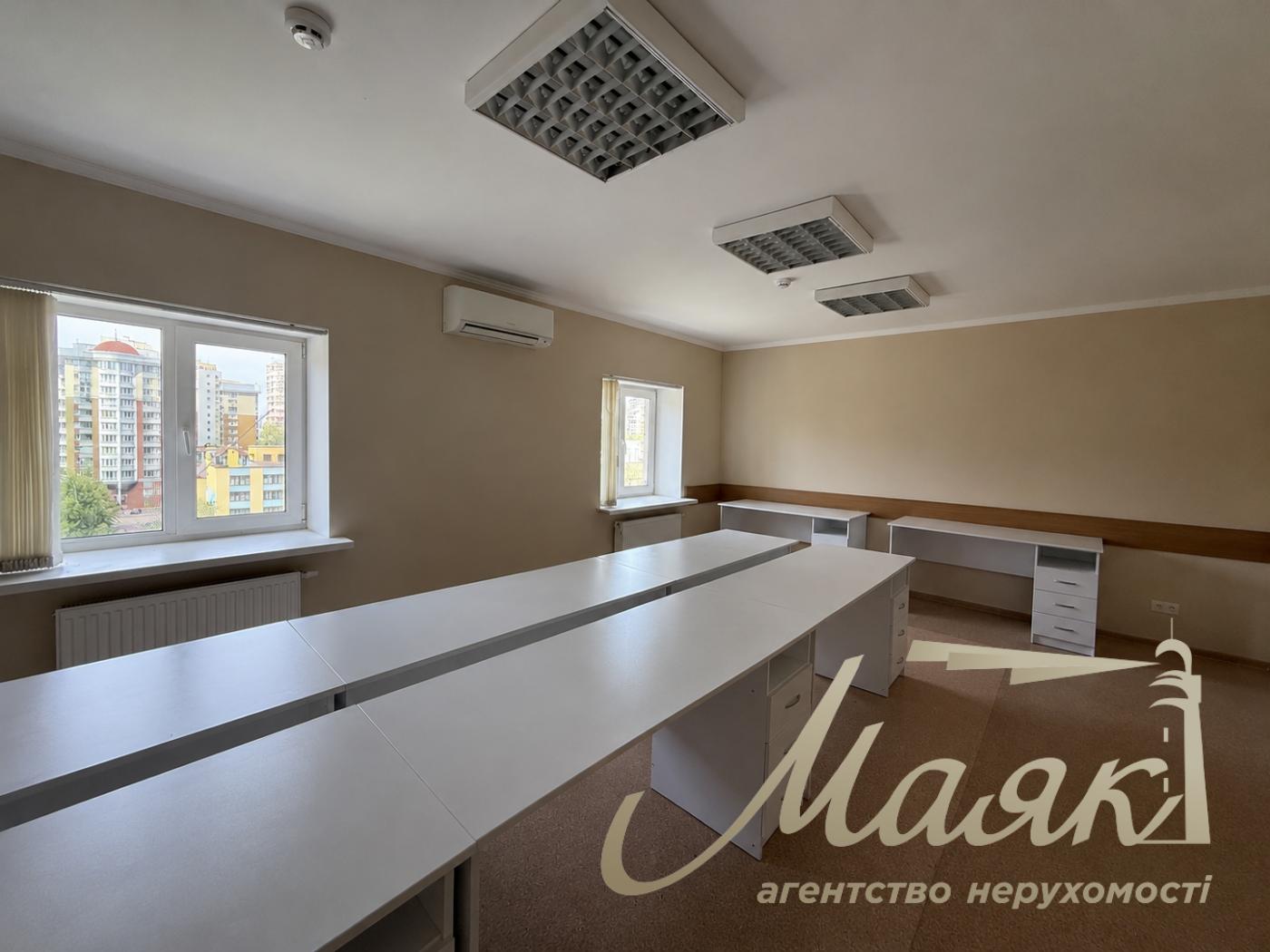 Office for rent 258m2 in the center of Kyiv, Antonovycha street.
