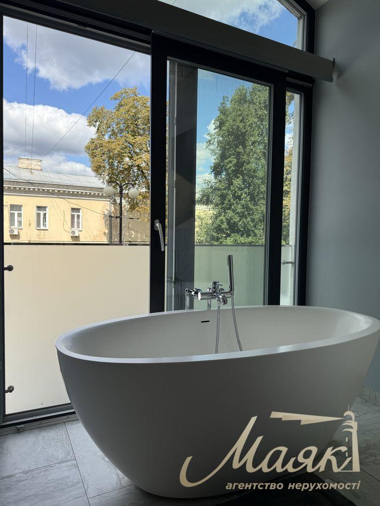 For sale premium apartment 75m2 in the very center of Kiev - Lutheranskaya Street, 7/10 (next to the Arch and Khreshchatyk).