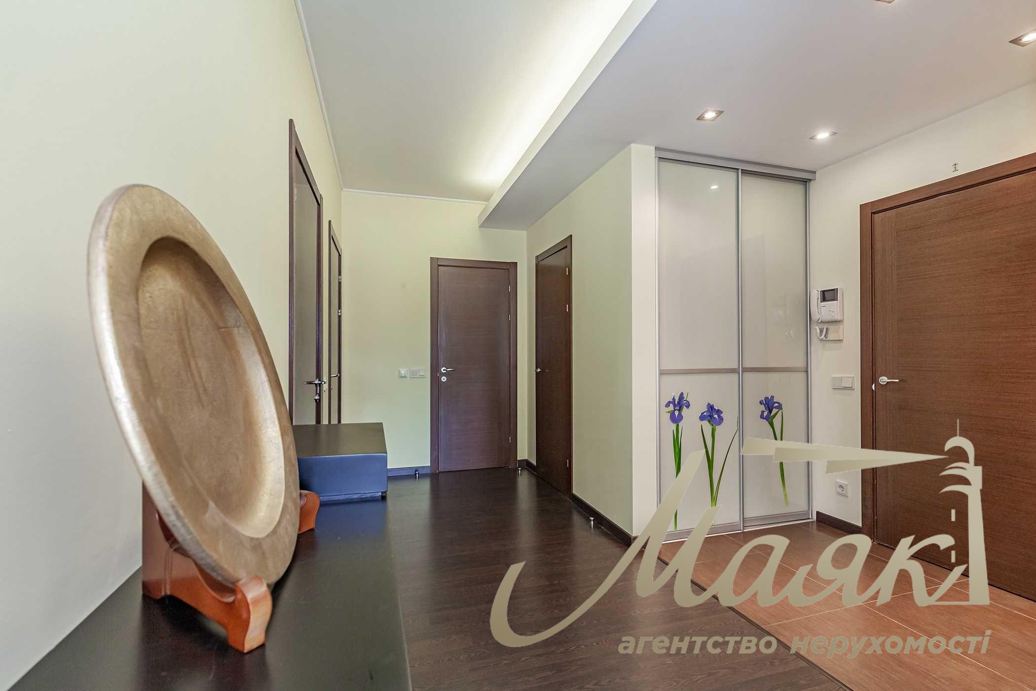 3-room apartment for rent at 27/78 Pankovskaya St., Downtown.