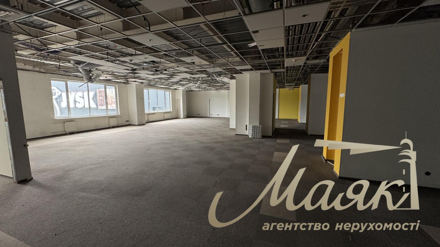 Аренда опен-спейс офиса1500 м2 на Оболони, Луговая, офисный центр