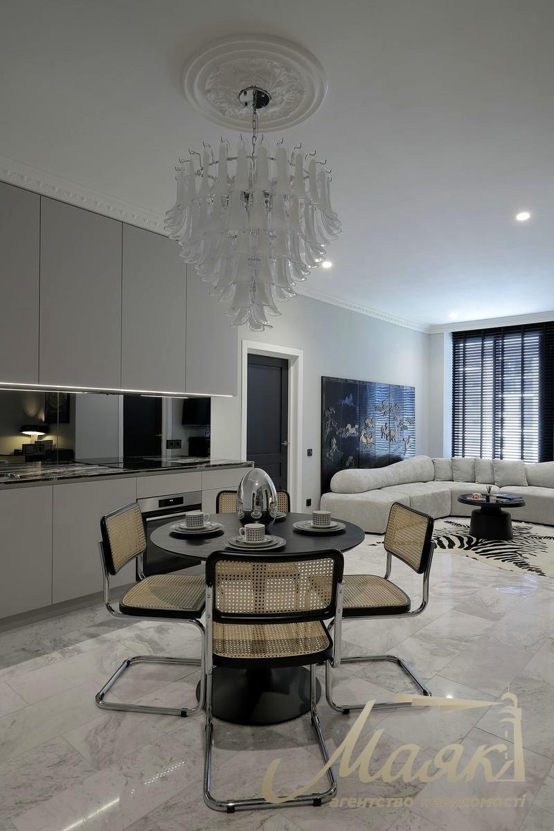 Продаж сучасної 3-кімнатної квартири з дизайнерським ремонтом у ЖК Edelweiss House, Печерськ