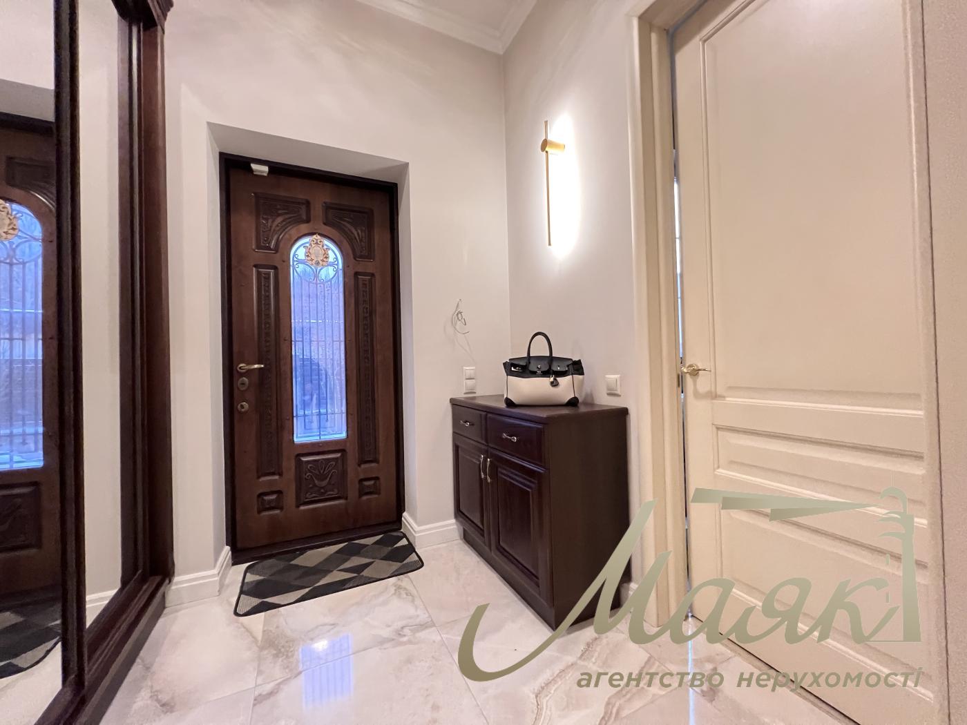 Rent 2-storey house 240m2, Goloseevsky district, Chapaevka.