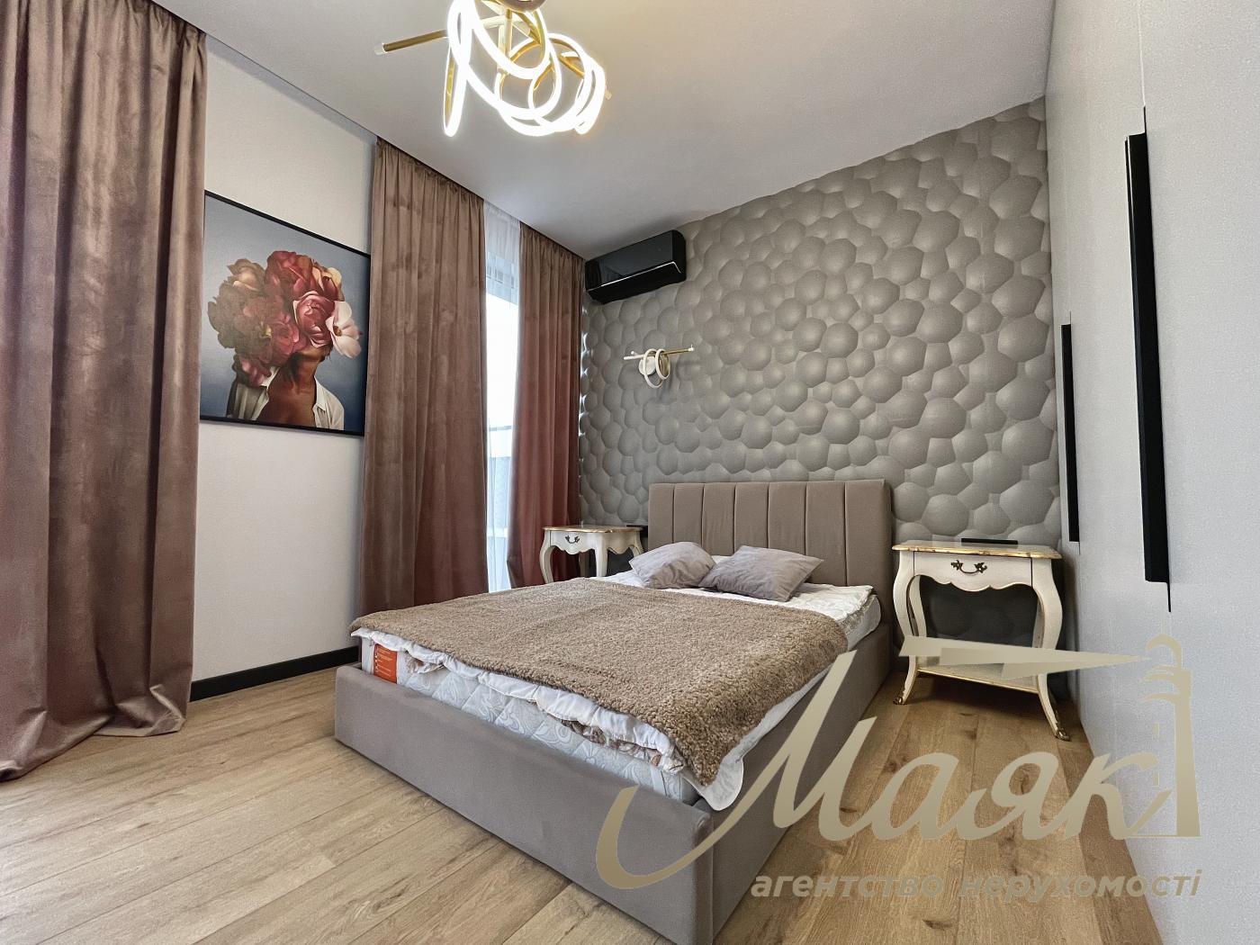 Rent a 150-square-meter two-story house in the “GoldFish” residential complex, Lebedevka, Vyshgorod District