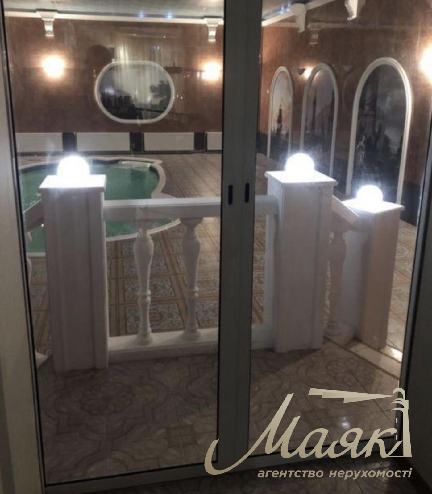 Rent a house 300m2 in the village of Kozin, ulitsa Nova,70