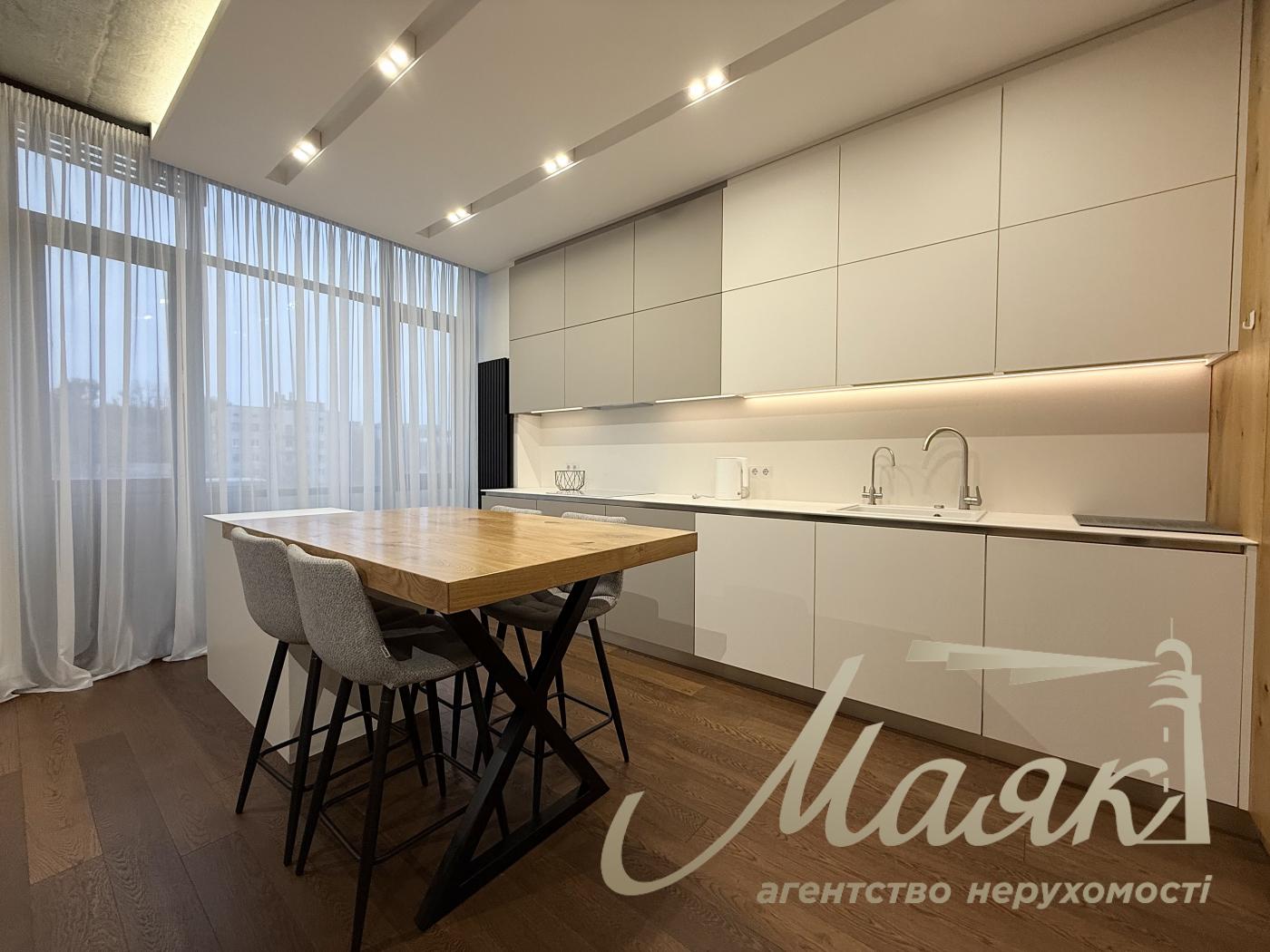 Rent 3-room apartment in LCD Novopecherskie Lipki str. Andriy Verkhoglyada (Mykhaila Dragomirov), 11-V