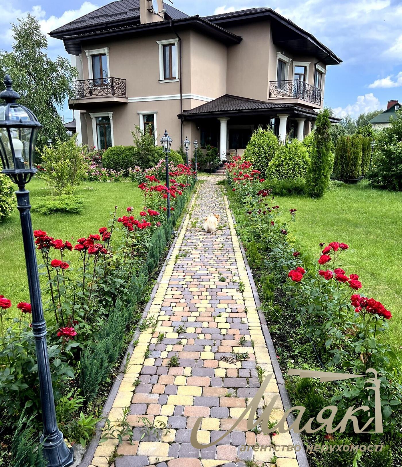 Продаж будинку з дизайнерським ремонтом у Нових Петрівцях, 35 соток, 650м2, вул. Івана Кудрі