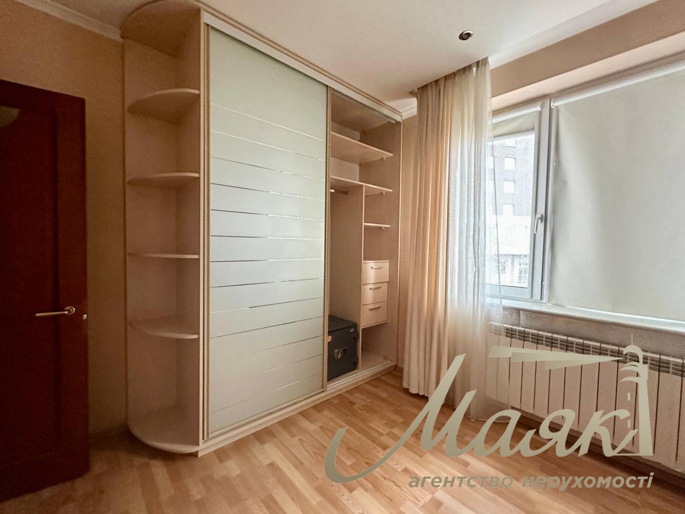 Аренда 3-х комнатной квартиры по ул.Степана Руданского 4-6,метро Сырец.