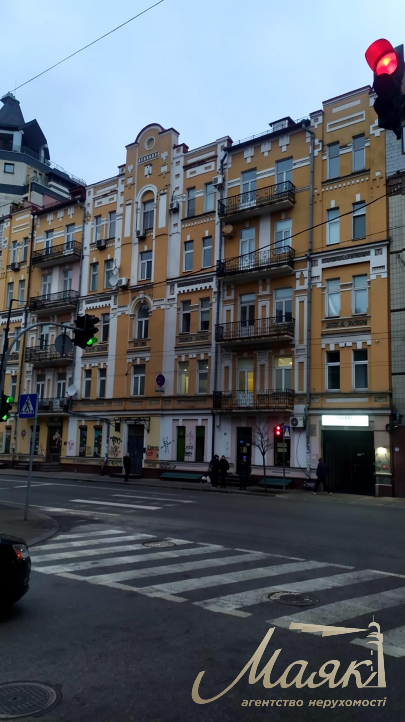 Продаж офісного приміщення площею 196 м² на вул. Великій Житомирській, Шевченківський район, Центр,