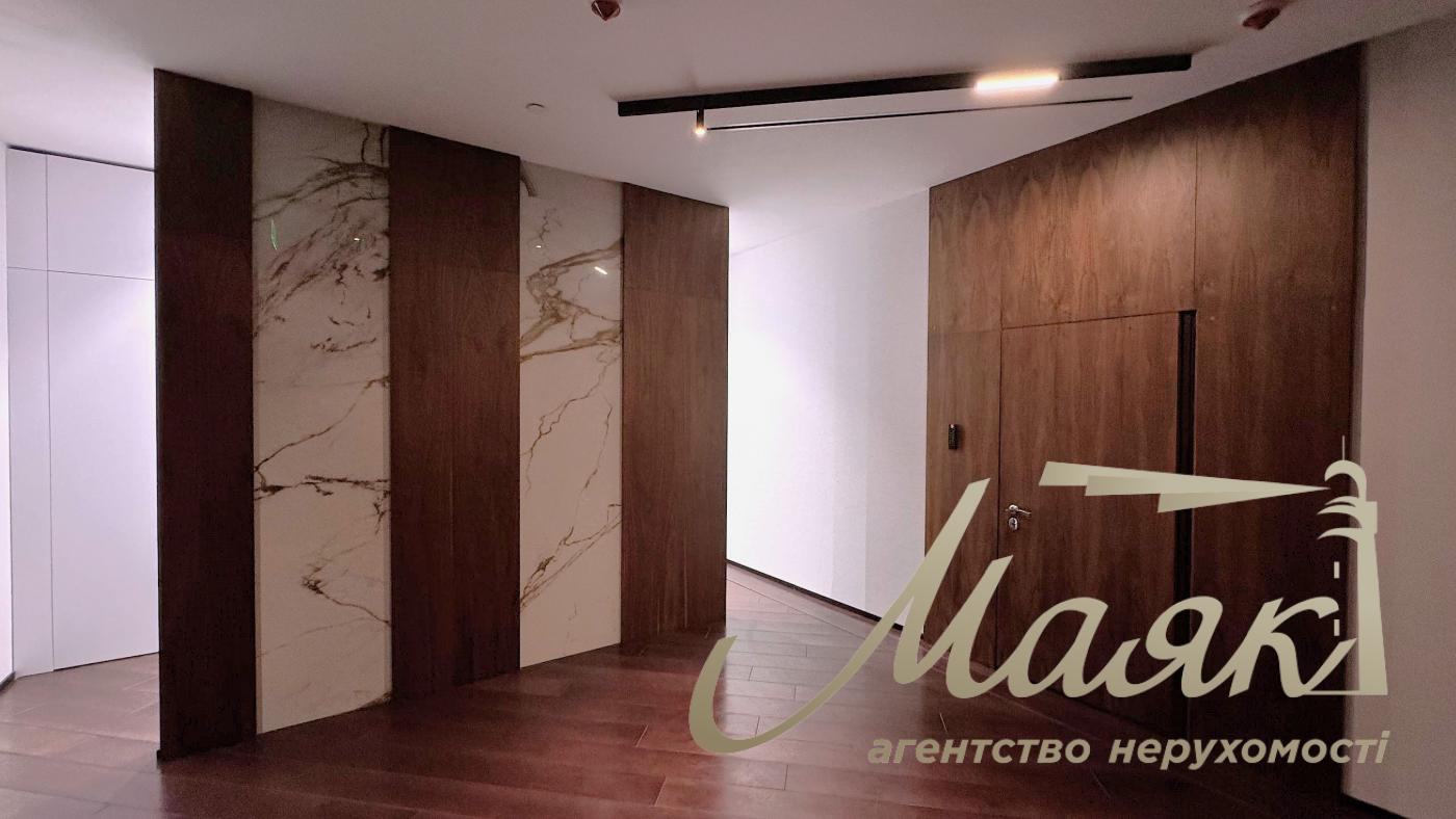 577 m² office space for rent in the IQ Business Center, on Bolsunovskaya and Zverinetskaya Streets.
