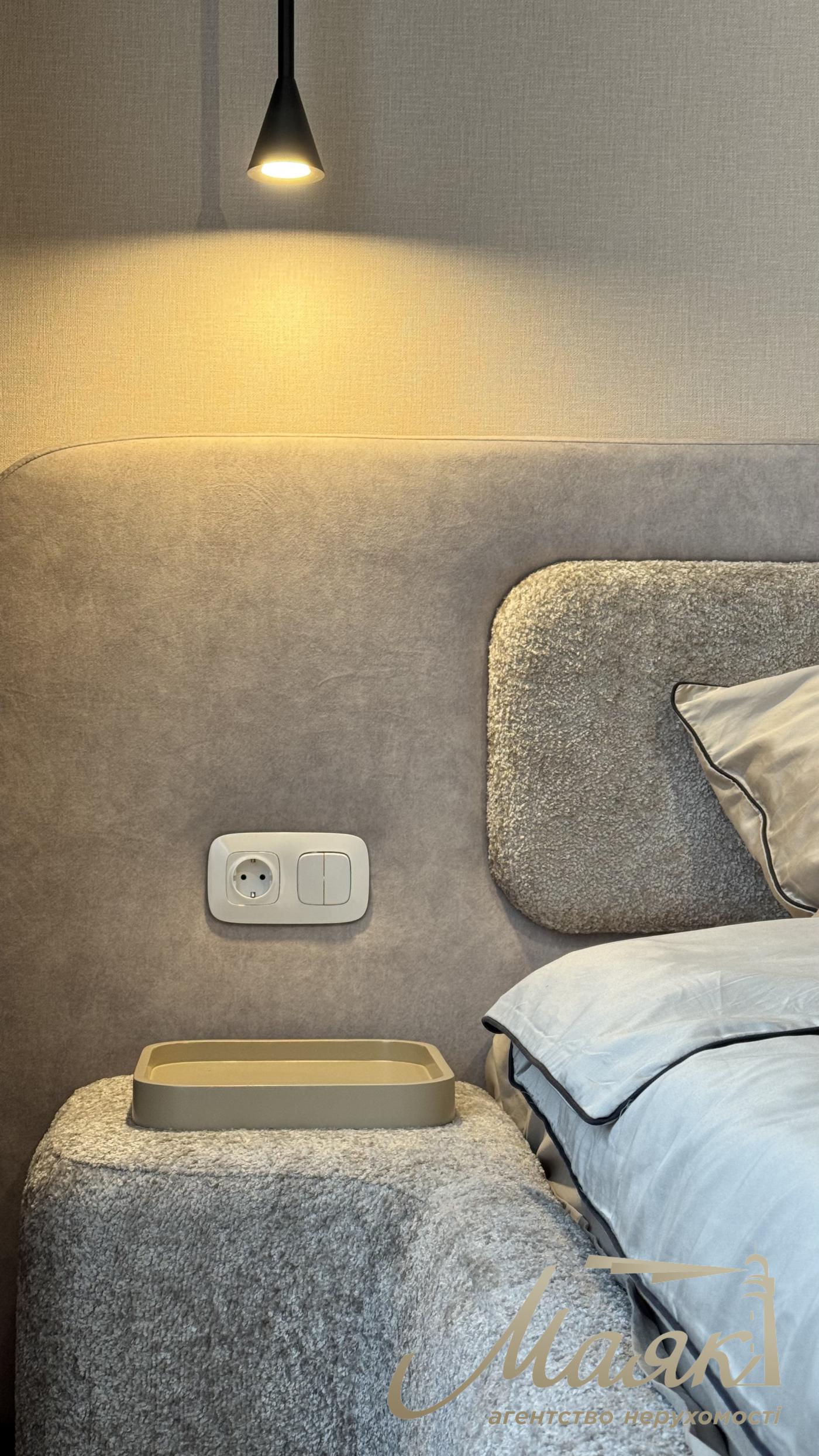 For sale 3-room apartment Residential Complex Novopecherskie Lipki, Dragomirova str.