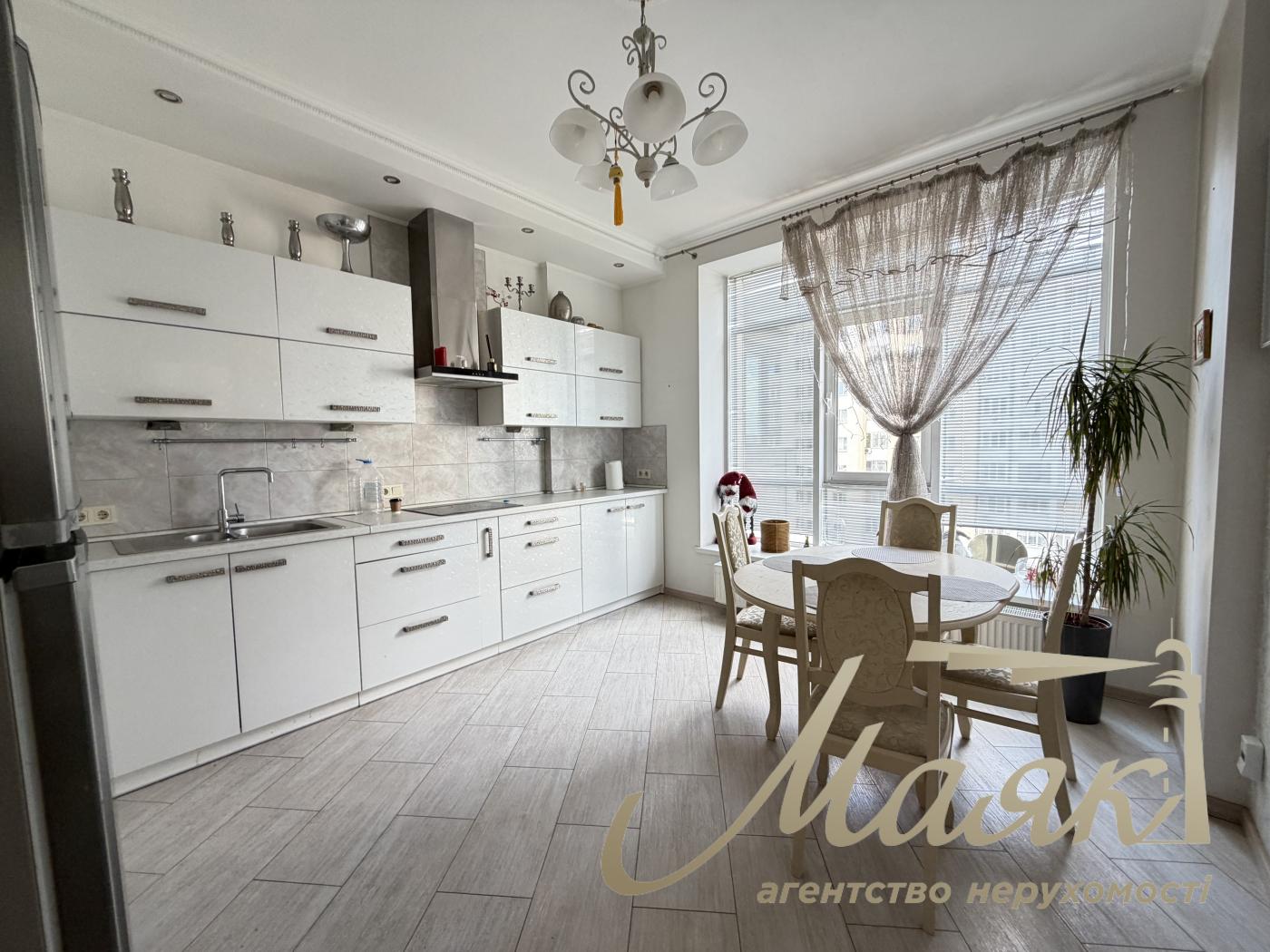 3-Bedroom Apartment for Rent in the Novopecherskie Lipki Residential Complex, Verkholyad Street (Dragomirova)