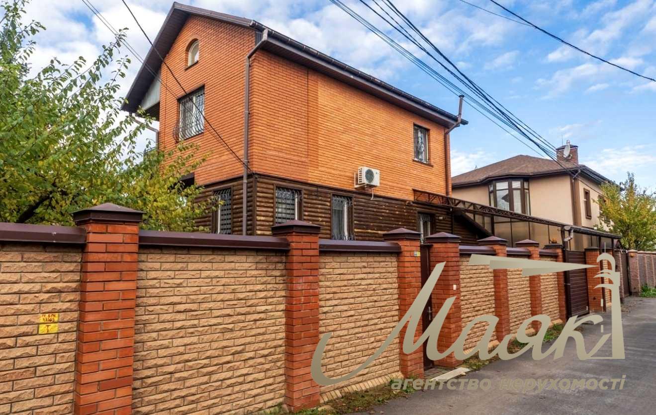 Оренда 2-поверхового будинку площею 128 м² поблизу Дніпра та Мінстерського озера, Оболонський район, Київ