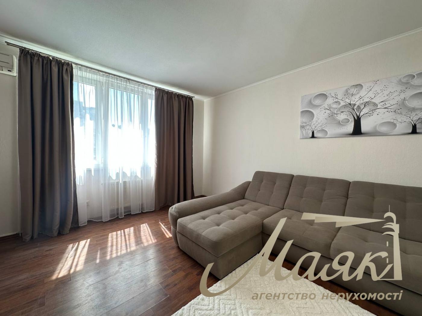 2-room apartment for rent at 4 Raisa Okipnaya Street, Levoberezhnaya.