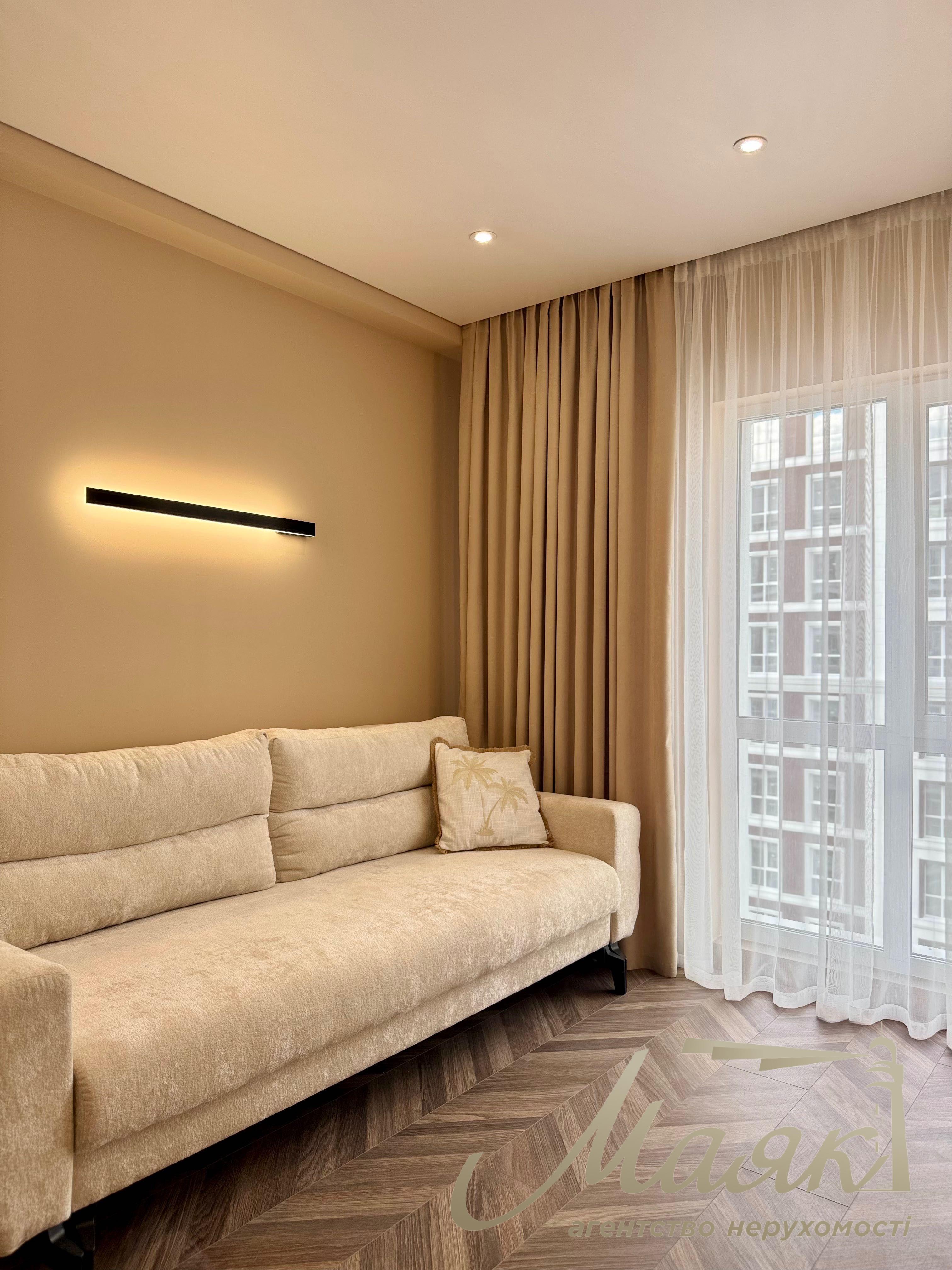 Modern 3-room apartment with designer renovations for sale in the “New England” residential complex, Holosiivskyi District