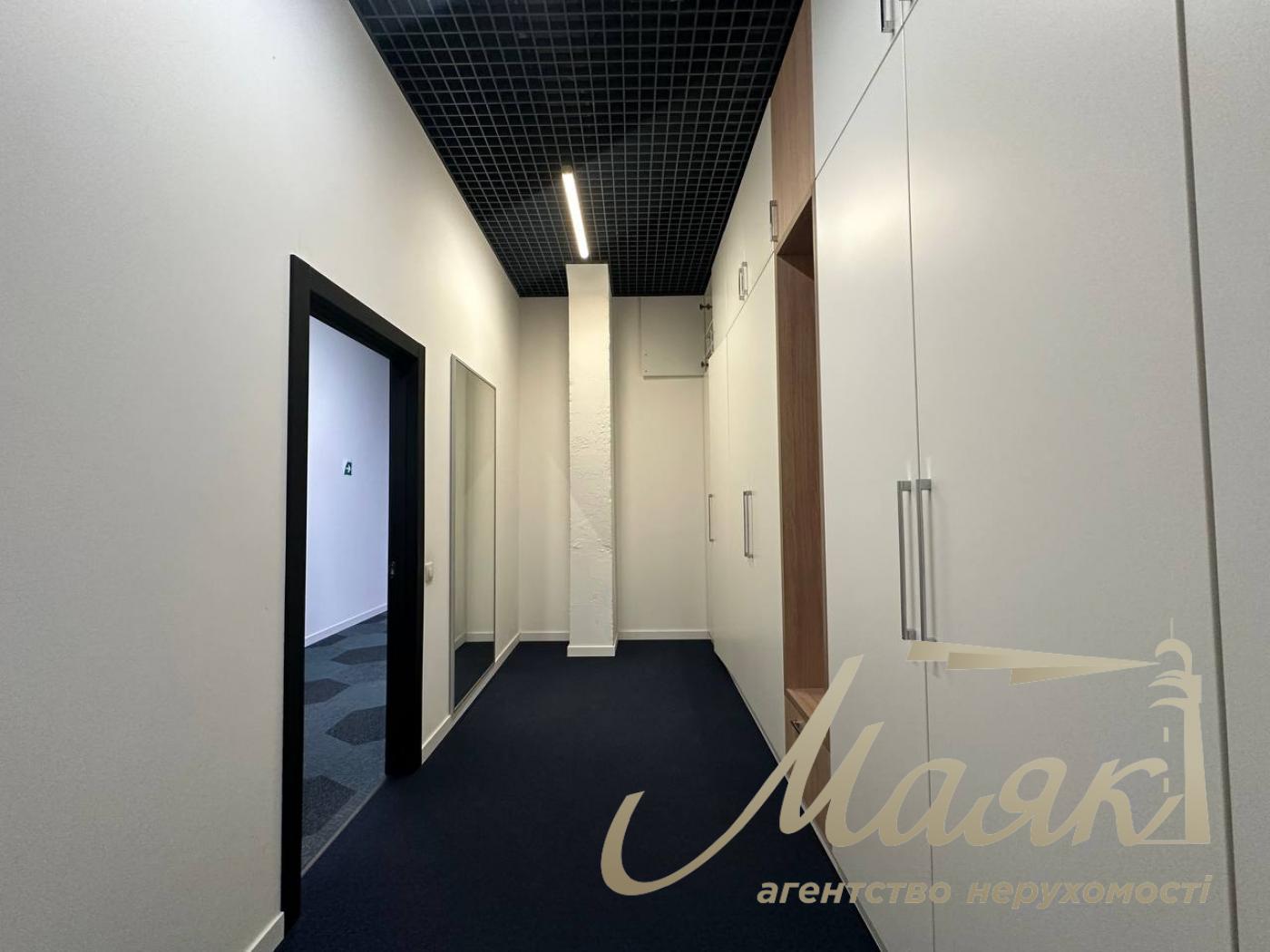 Оренда офісу площею 1 220 м² у бізнес-центрі на вул. Лаврській, Печерський район.