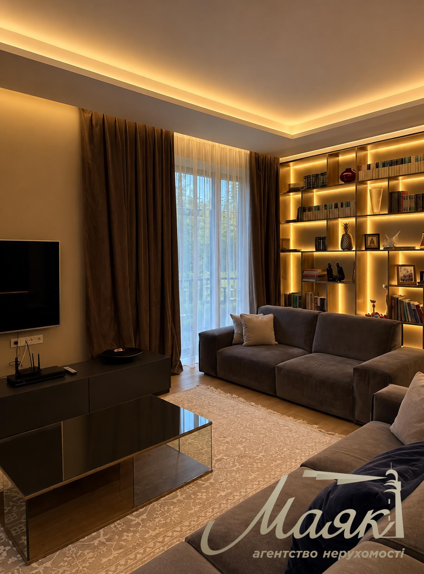 Оренда 2-поверхового будинку площею 375 м², житловий комплекс «Сонячна Долина», Романків